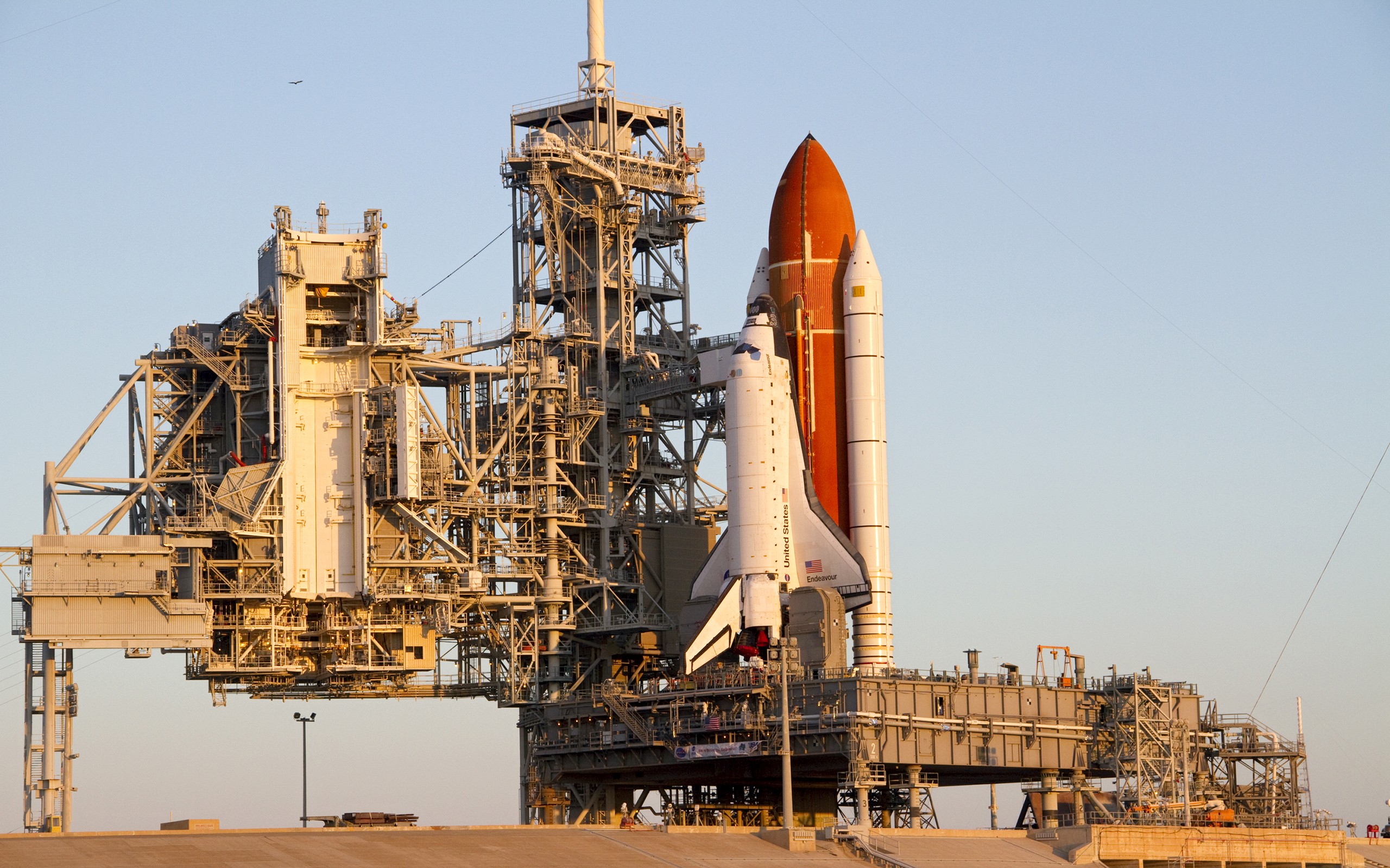 Space Shuttle Endeavour NASA Launch Pads 2560x1600