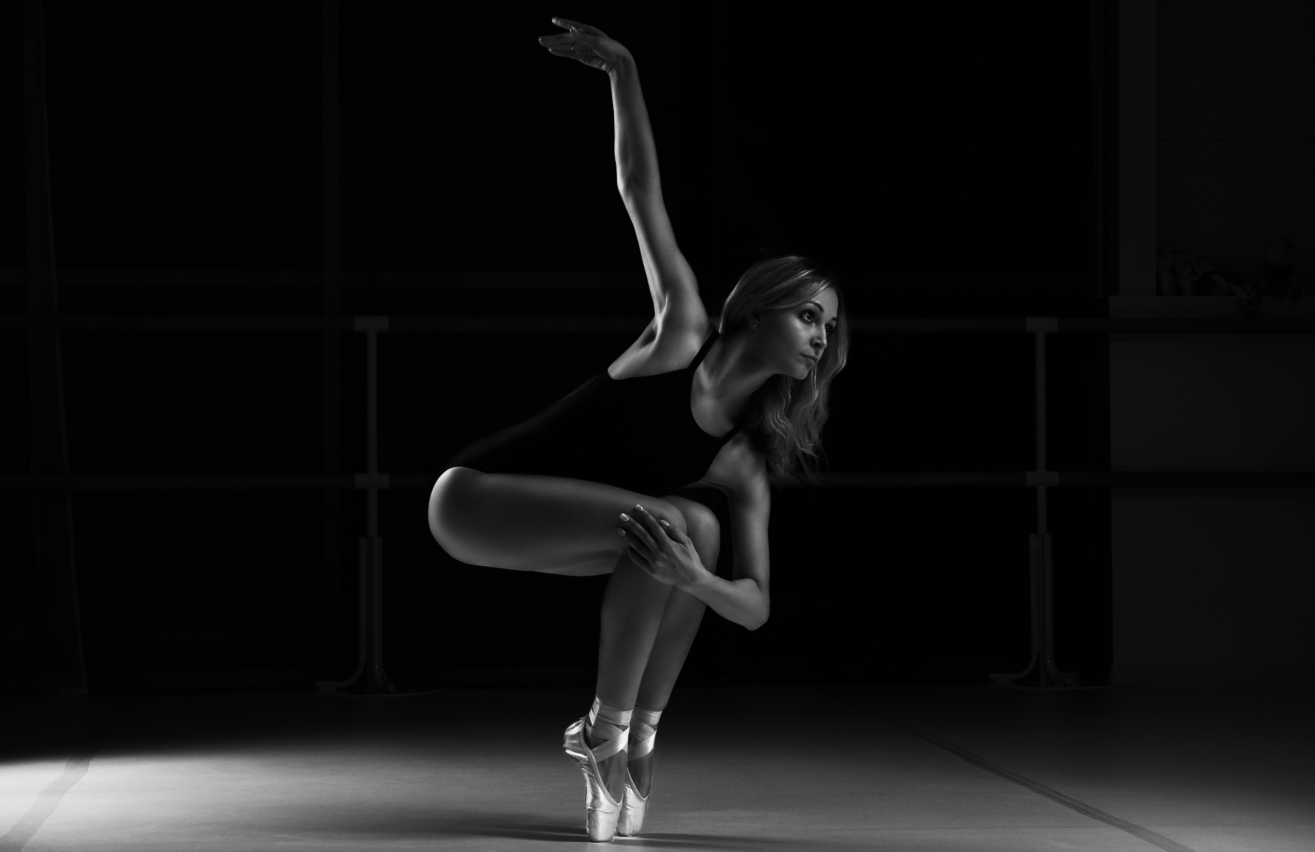 Ballerina Women Model Monochrome Dancer Tiptoe Ballet Slippers 2560x1658