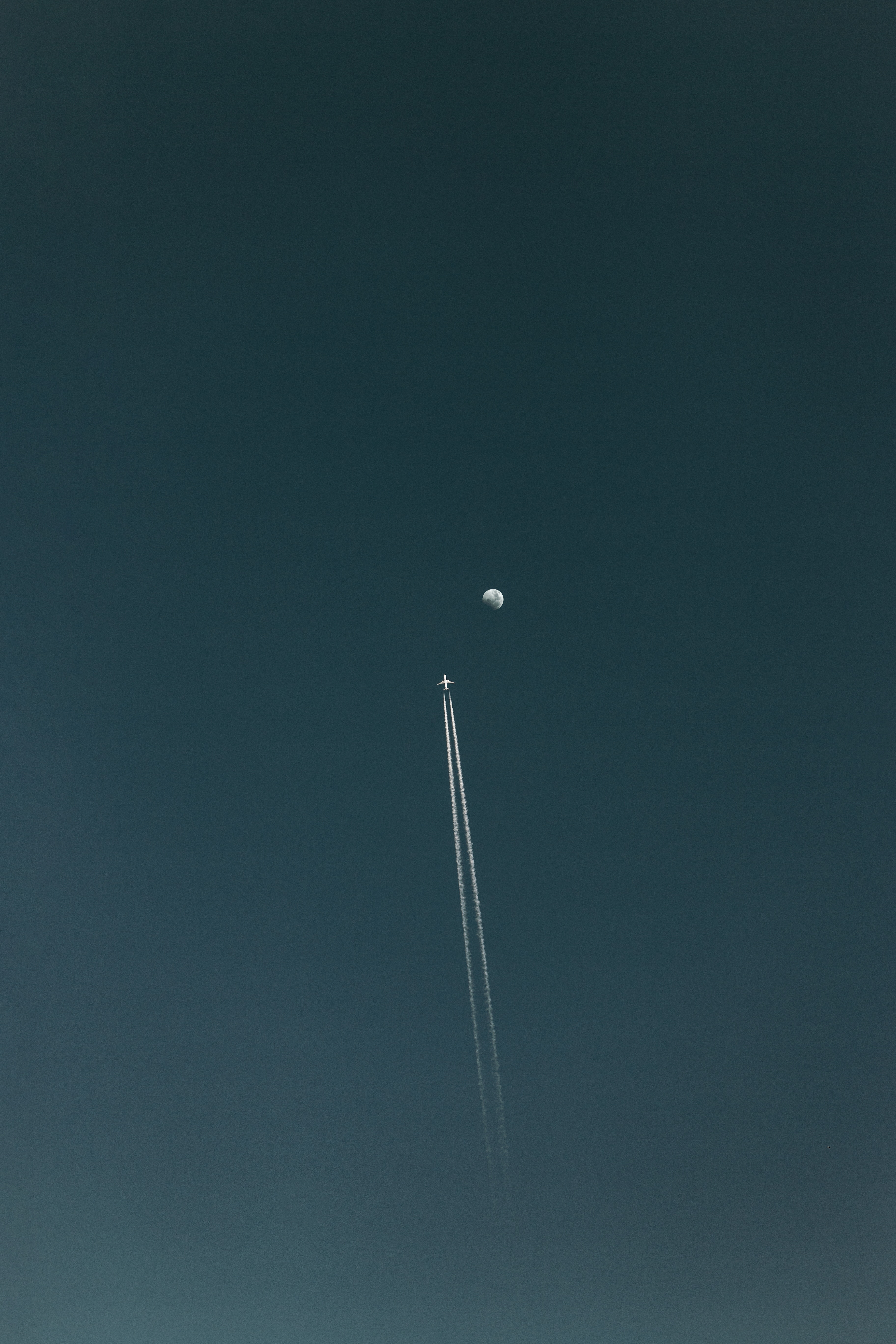 Sky Airplane Clear Sky Moon Vehicle Contrails Aircraft 3648x5472