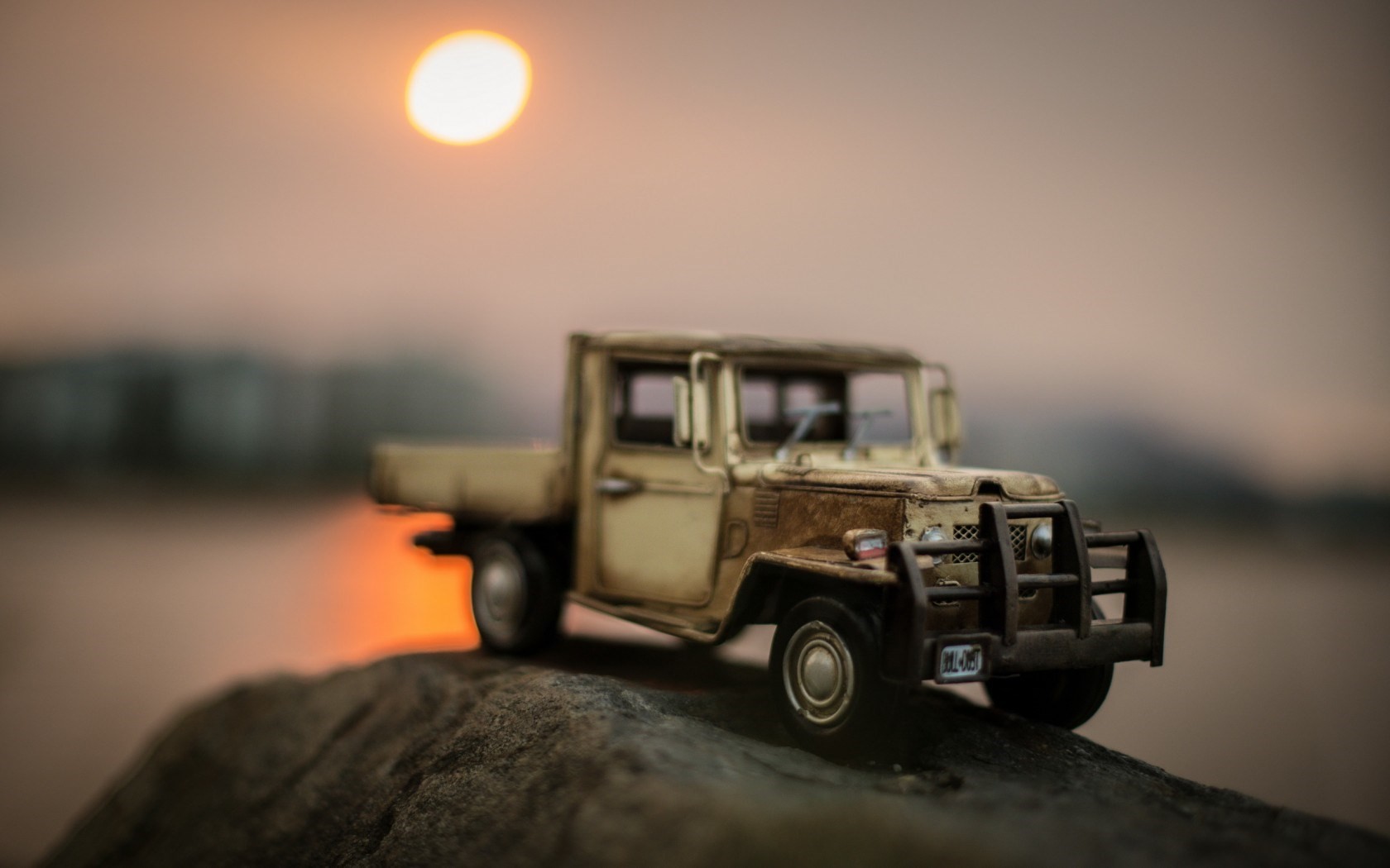 Toys Trucks Sun Photography Blurred Macro Depth Of Field 1680x1050