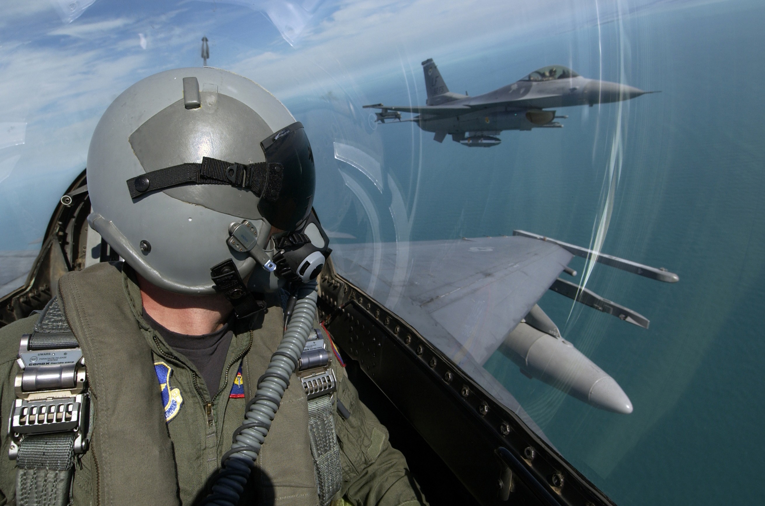 Aircraft Military Jet Fighter Pilote General Dynamics F 16 Fighting Falcon Cockpit Military Aircraft 2620x1734
