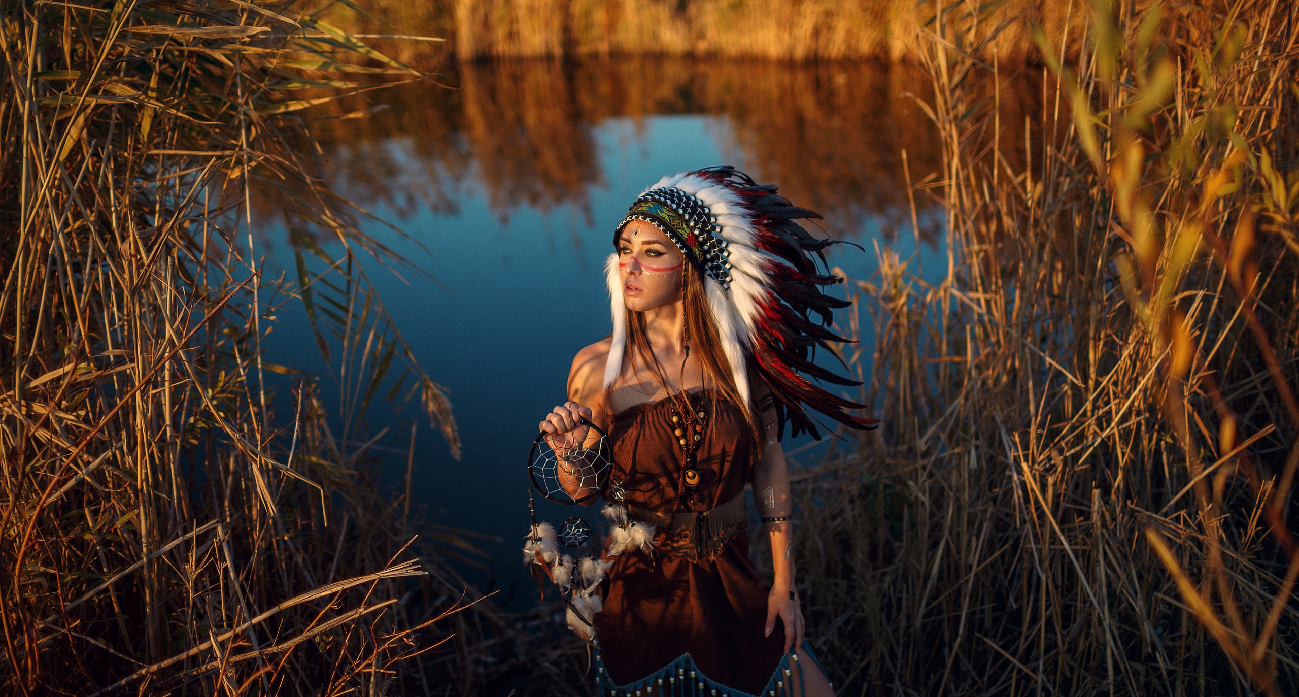 Women Model Brunette Portrait Looking Into The Distance Outdoors Native Americans Native American Cl 2560x1373