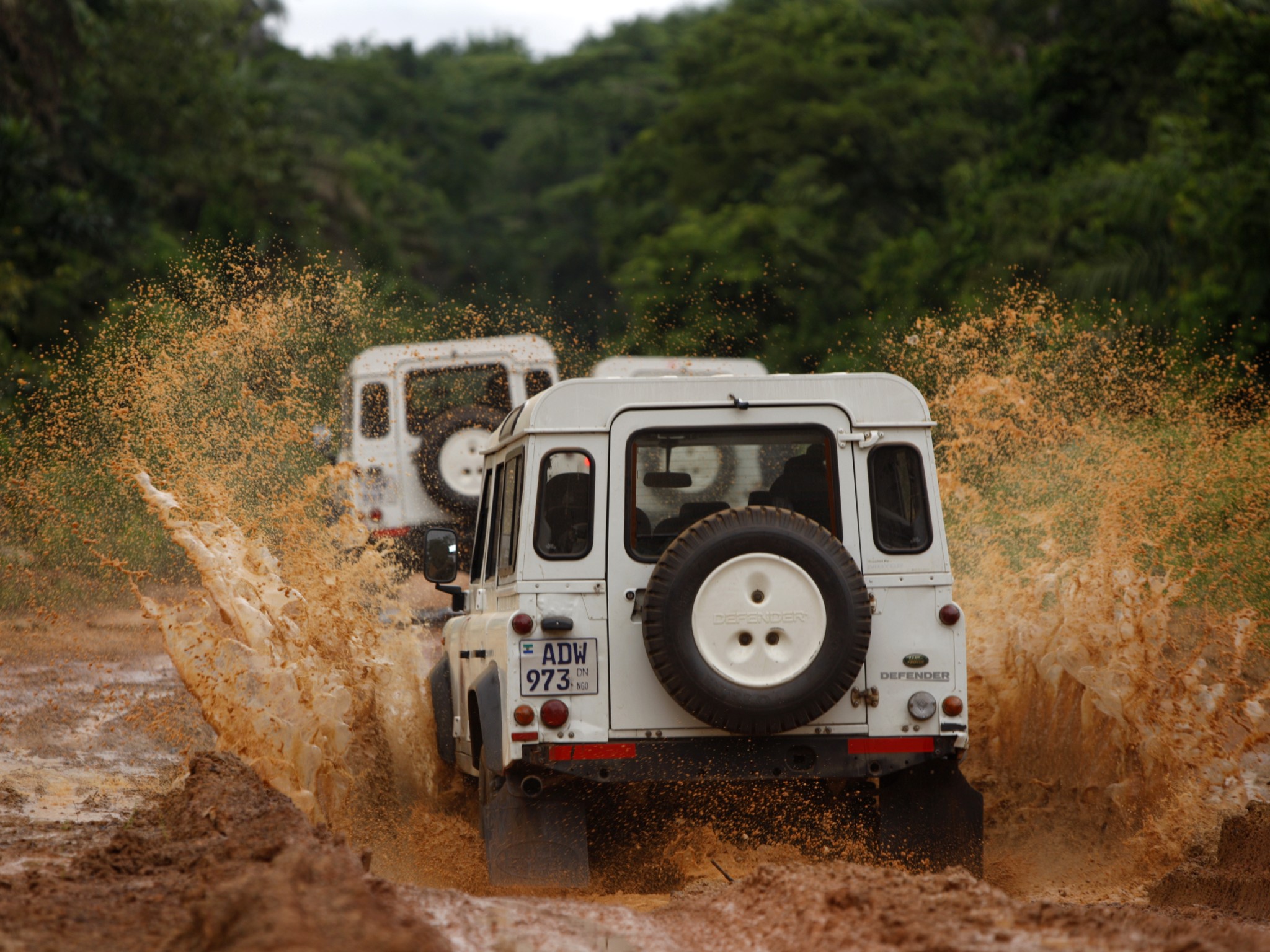 Vehicles Land Rover Defender 2048x1536