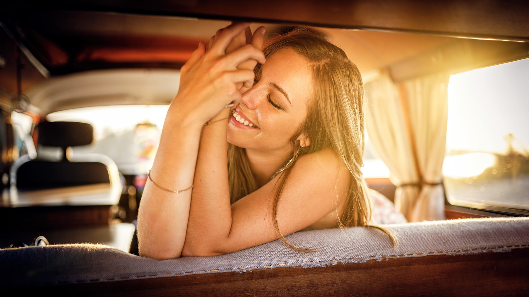 Women Smiling Model Car Interior Inside A Car Blonde 2000x1125