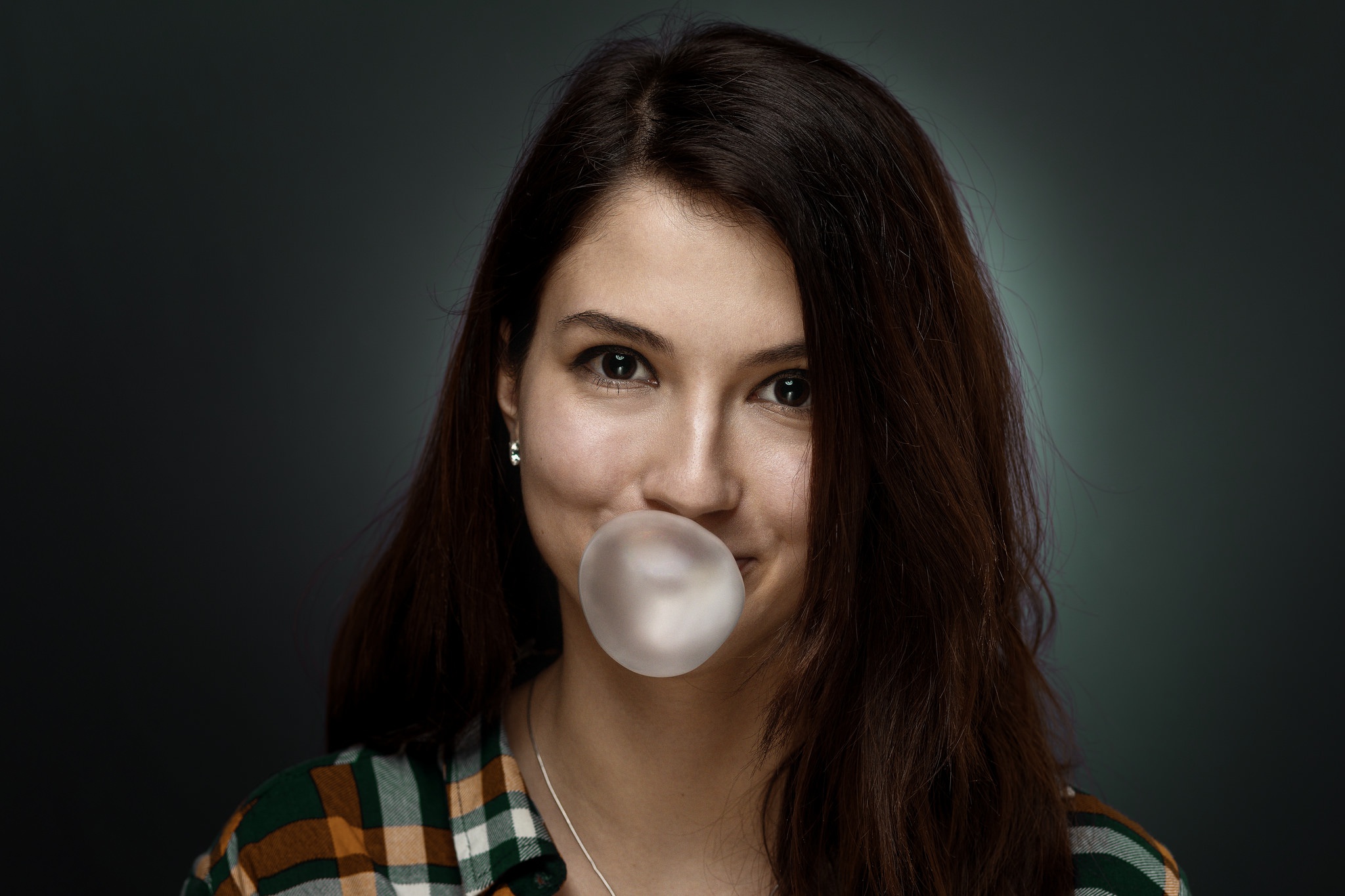 Woman Model Girl Face Chewing Gum Smile Brunette Brown Eyes 2048x1365