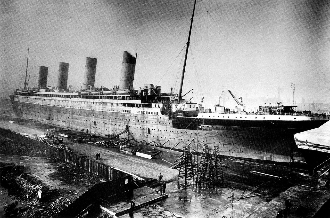 Old Photos Monochrome History Photography Ship Titanic Belfast Ireland Cruise Ship Dock Construction 1360x900