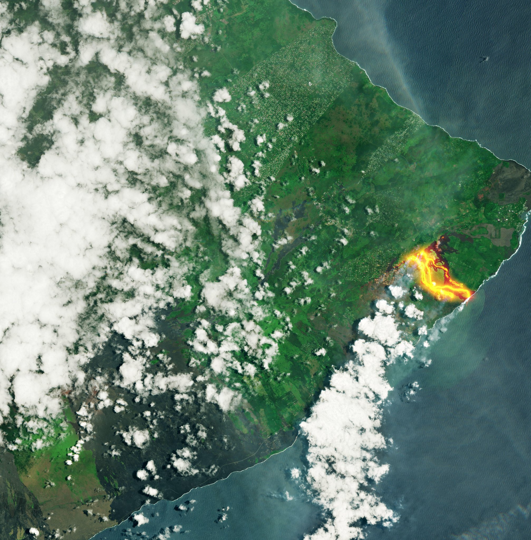 Nature Landscape Aerial View Hawaii Volcano Volcanic Eruption Clouds Sea Eruption Lava Field Kilauea 2014x2048