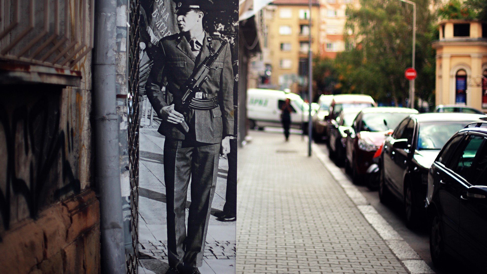 War Street Soldier Split View City Gray Pavements Monochrome 1920x1080