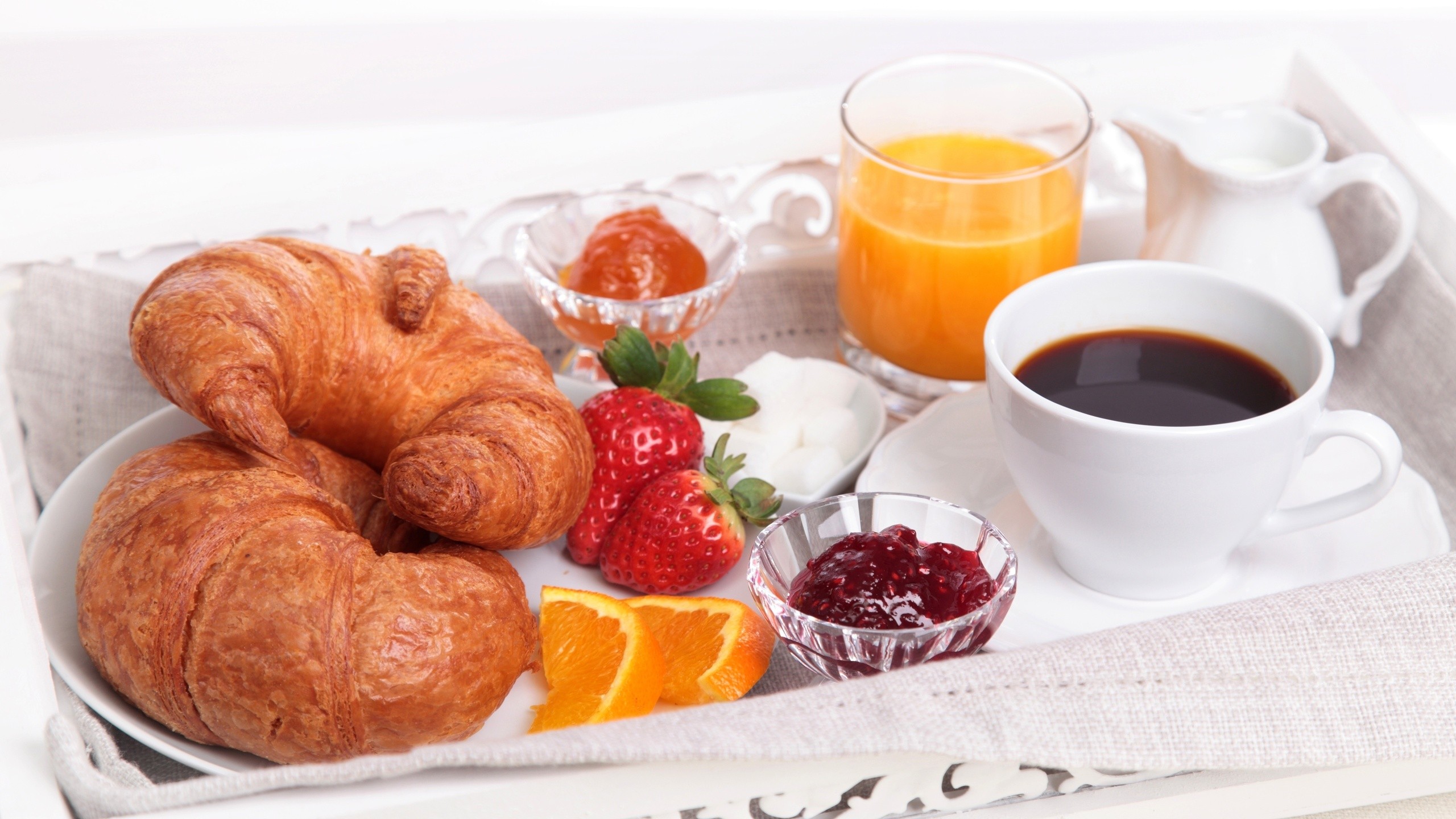 Croissants Tea Food Breakfast Strawberries 2560x1440