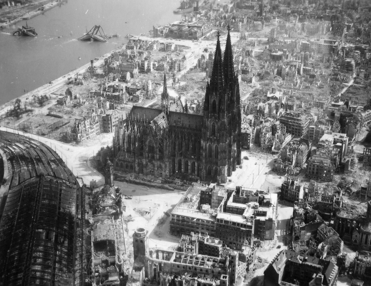 World War Ii Cologne Cathedral Vintage Ruin Monochrome 1290x996