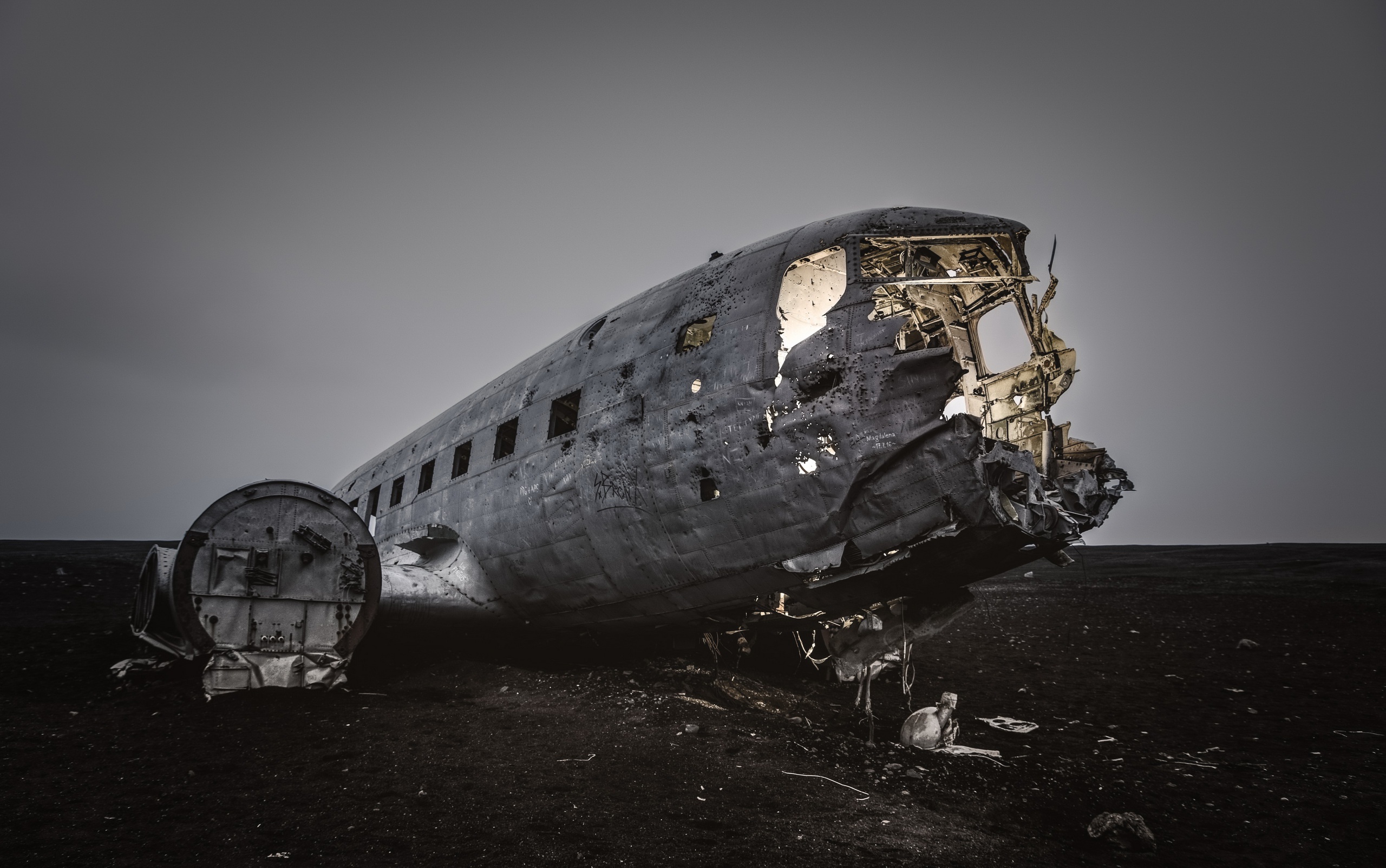 Aircraft Old Wreck Vehicle Black Sand Iceland Gray Overcast Abandoned 2560x1605