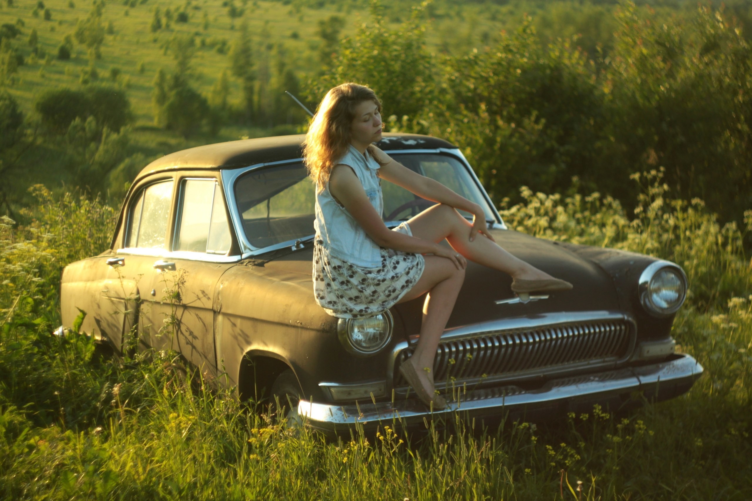 Model Women With Cars GAZ 21 2560x1707