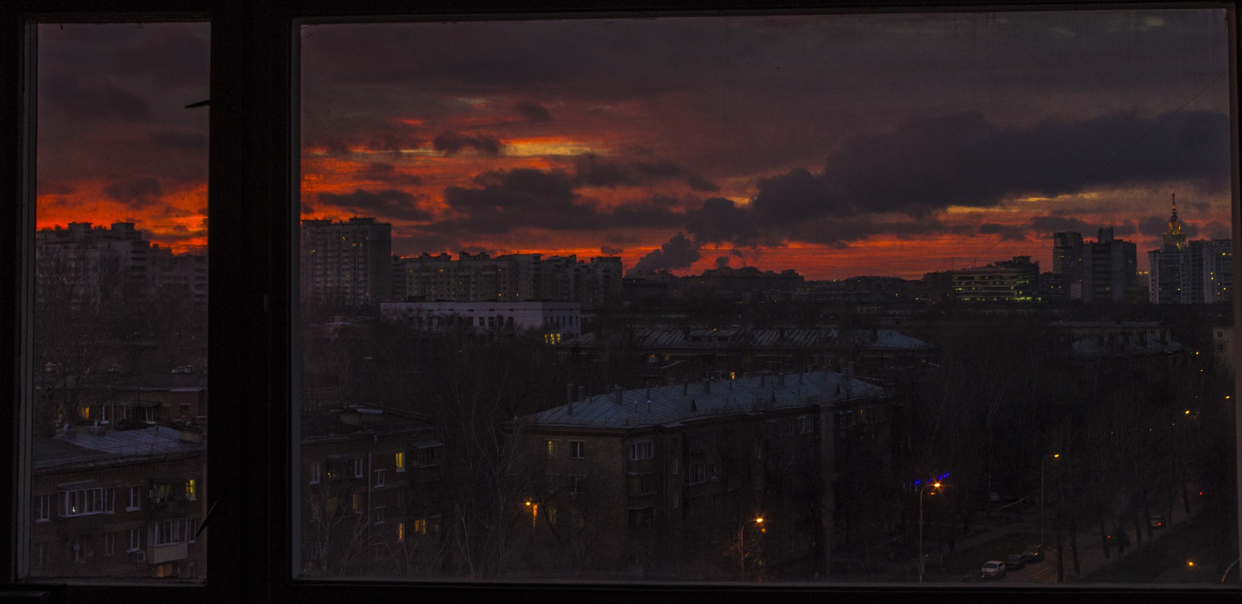 Тосковать вид. Мрачные города России. Мрачный вид из окна. Мрачный вид из окна в России. Закат в России в городе.