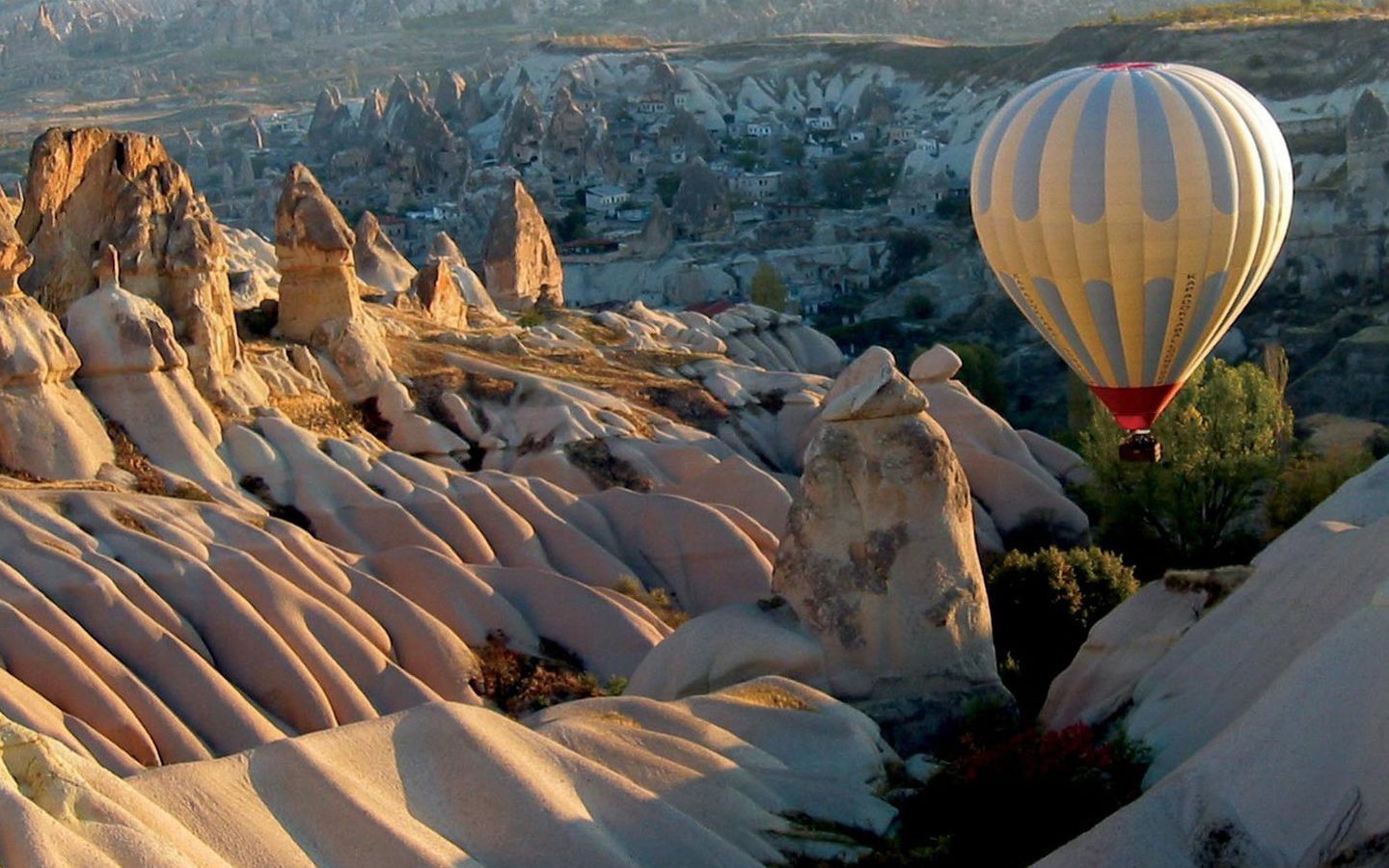 Cappadocia Hot Air Balloons Rock Vehicle 1440x900