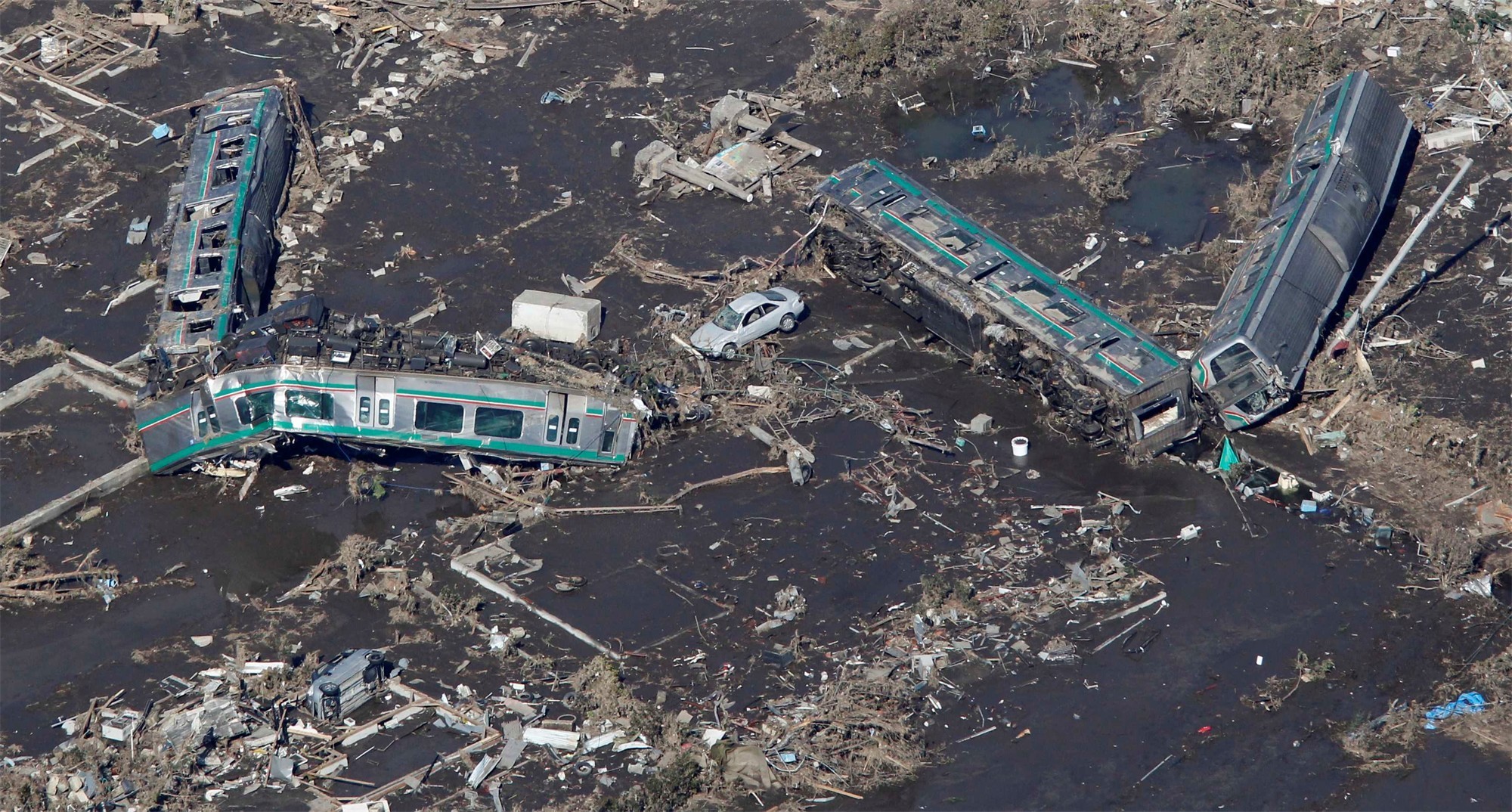 Tsunami Wreck Asia Train 2000x1074