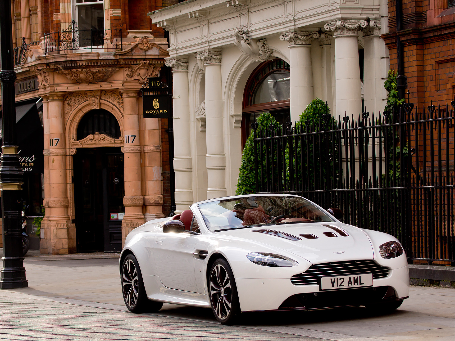 Aston Martin 1920x1440