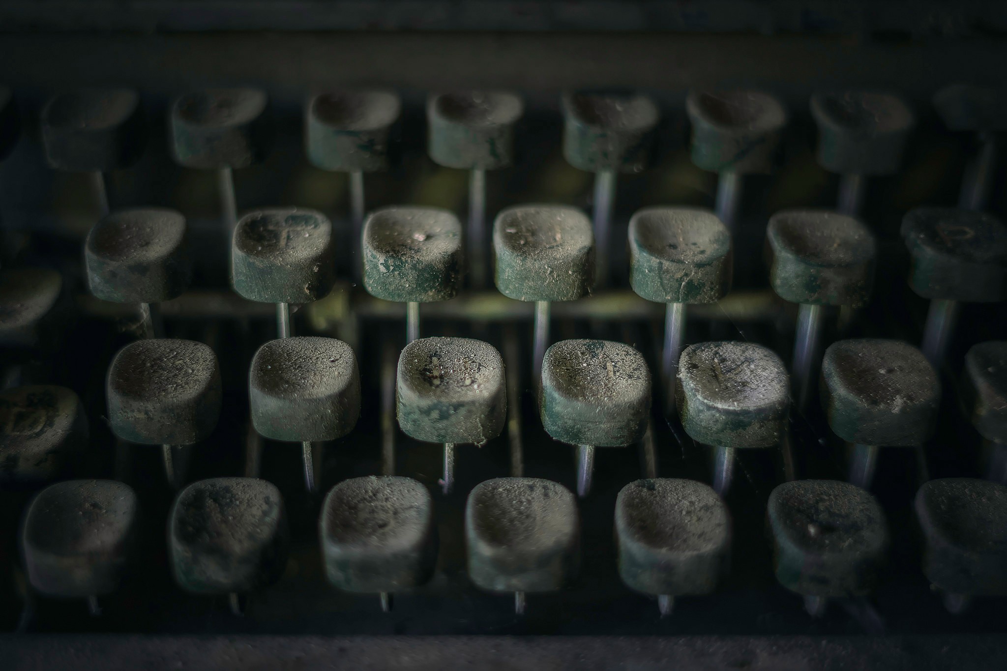 Dust Macro Typewriters 2048x1365