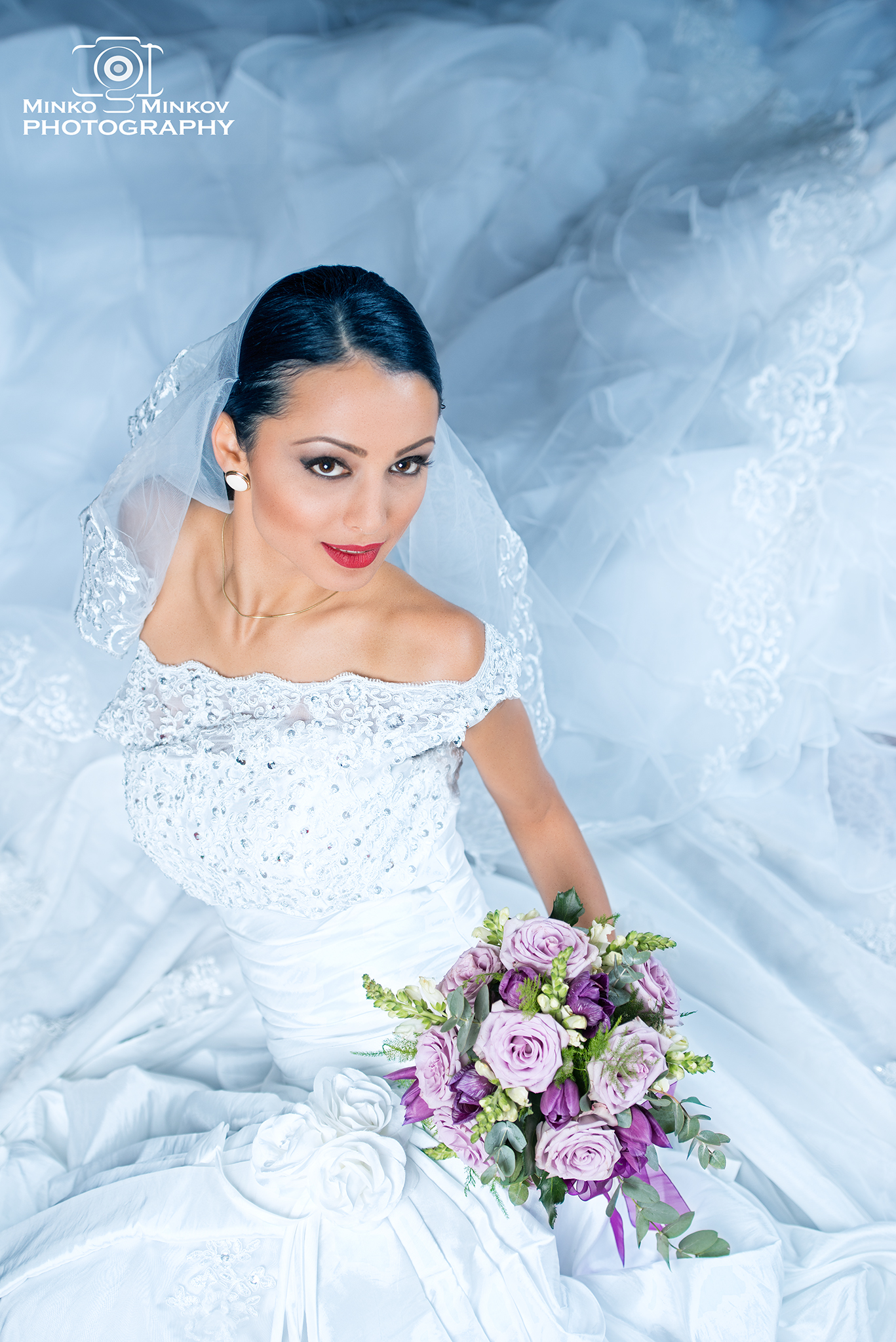 Minko Minkov Women White Dress Brides Frock Flowers Bouquets 1367x2048