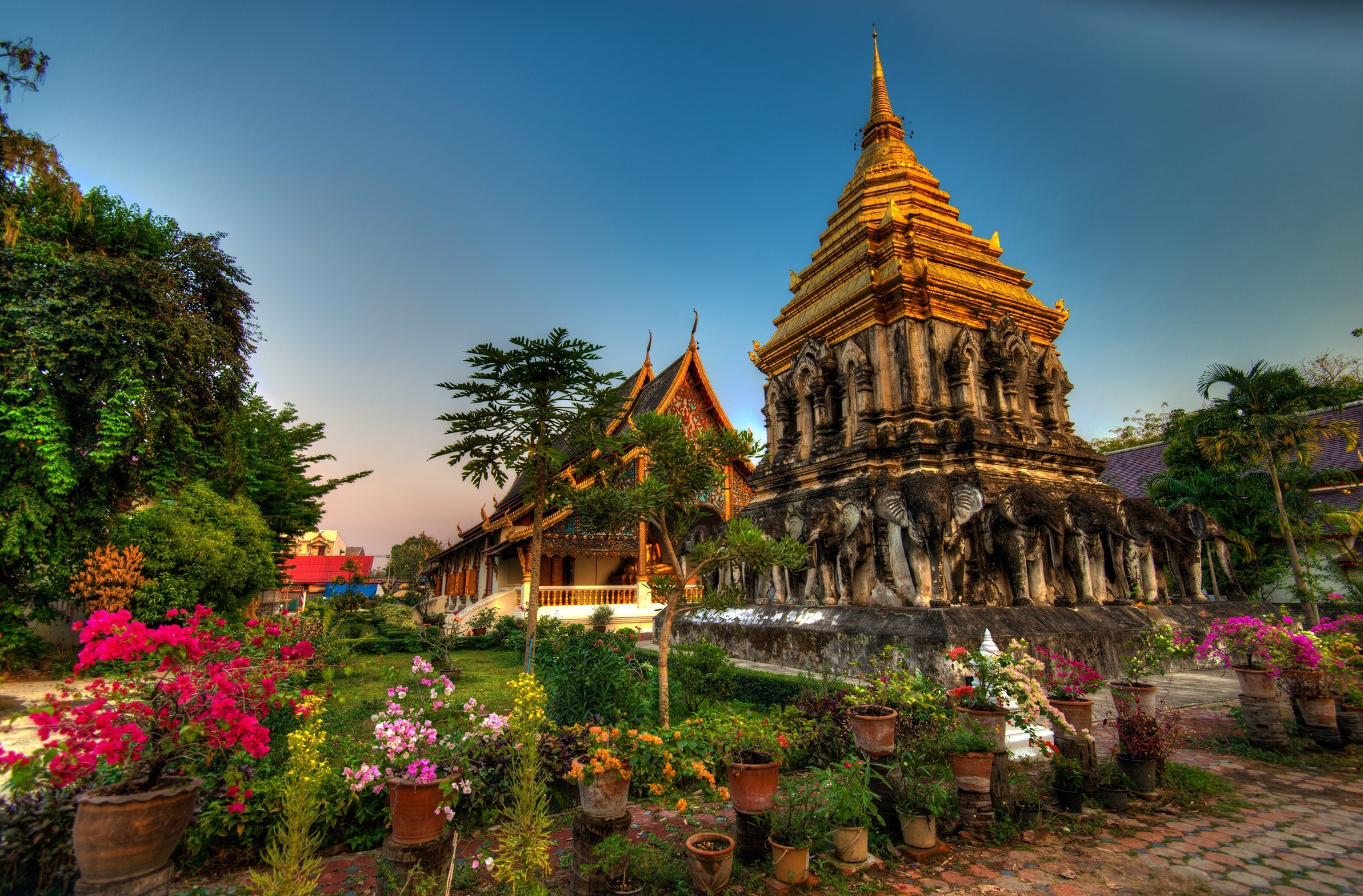 Wat Chiang Man Chiang Mai Thailand Temple 2048x1347