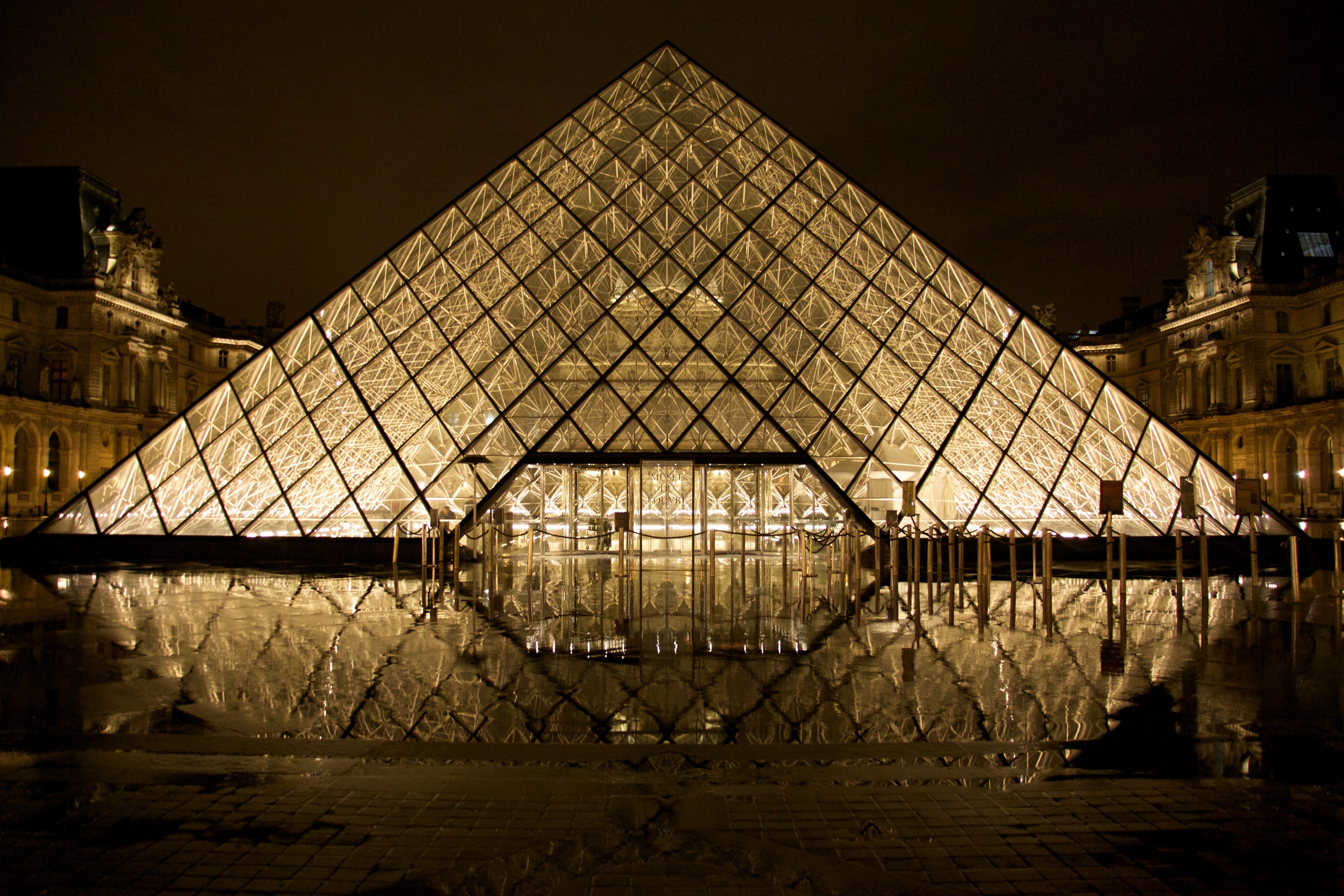 Paris Pyramid Louvre 5616x3744