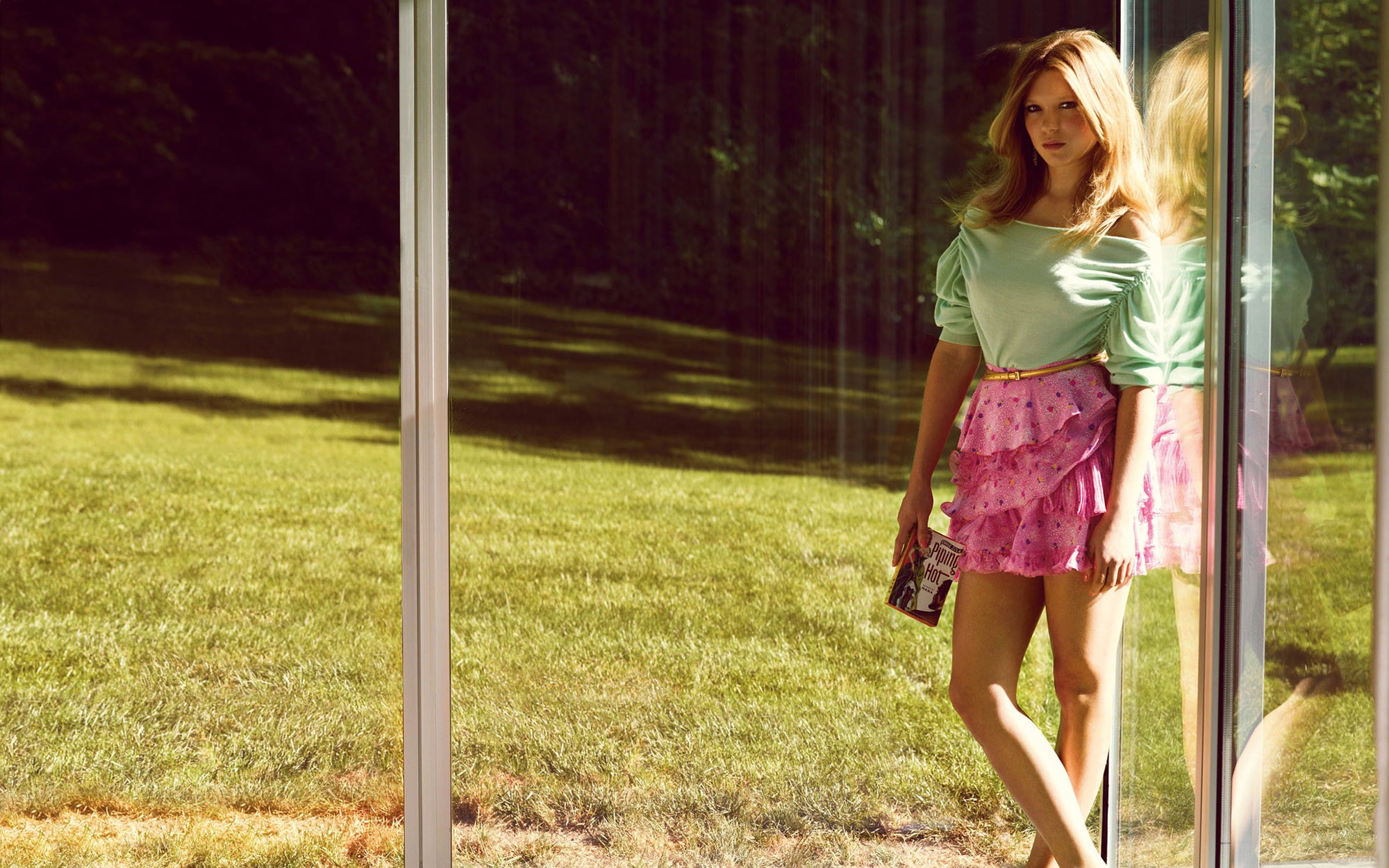 Lea Seydoux Women Actress Blonde Long Hair Pink Skirt Green Top Women Outdoors 2000x1250
