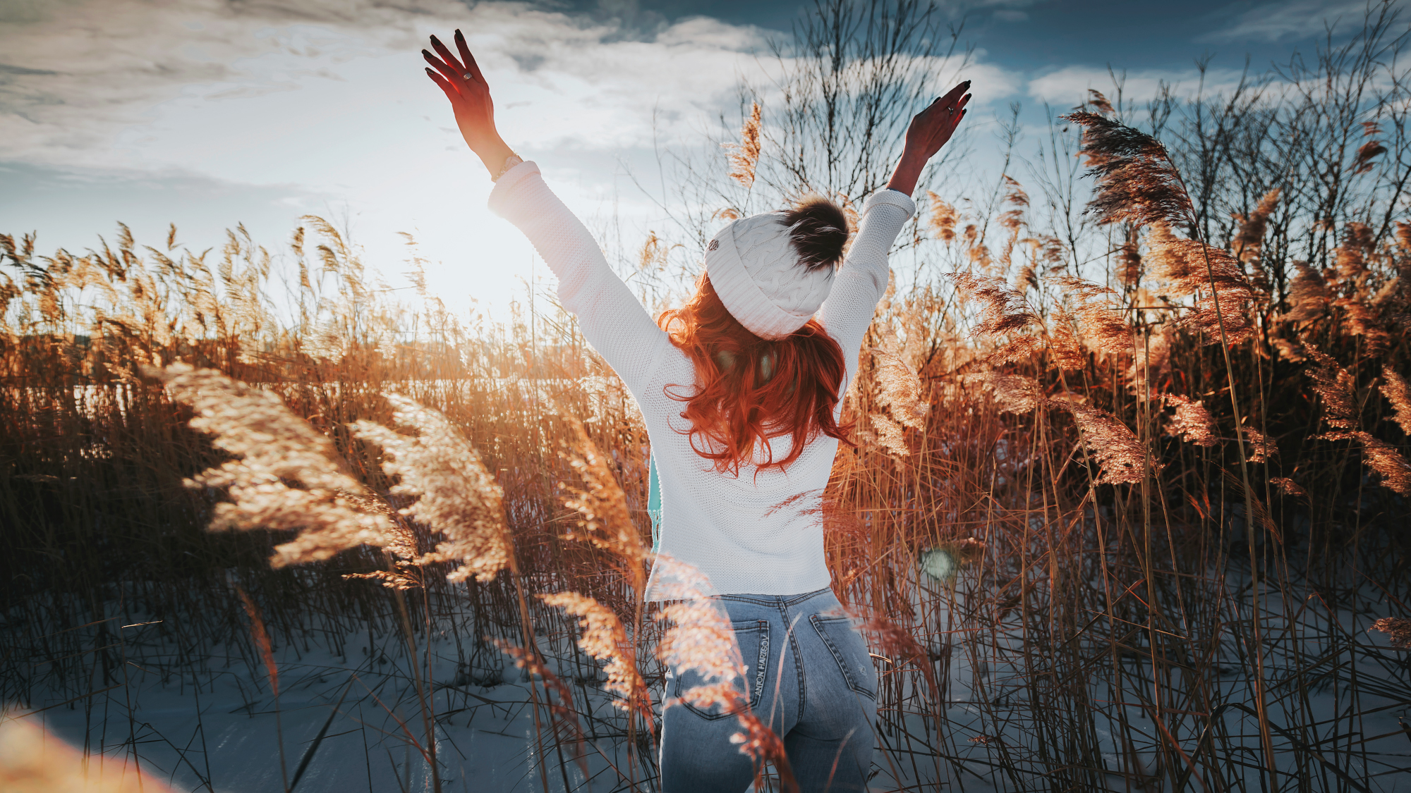 Women Model Redhead Portrait Back Woolly Hat Sweater Jeans Arms Up Outdoors Winter Snow Sky Sunset C 2000x1125