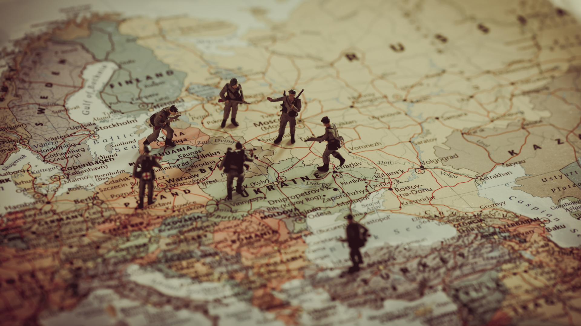 Globes Continents Map Countries Miniatures Soldier Figurines Toys Depth Of Field Closeup Europe Pola 1920x1080