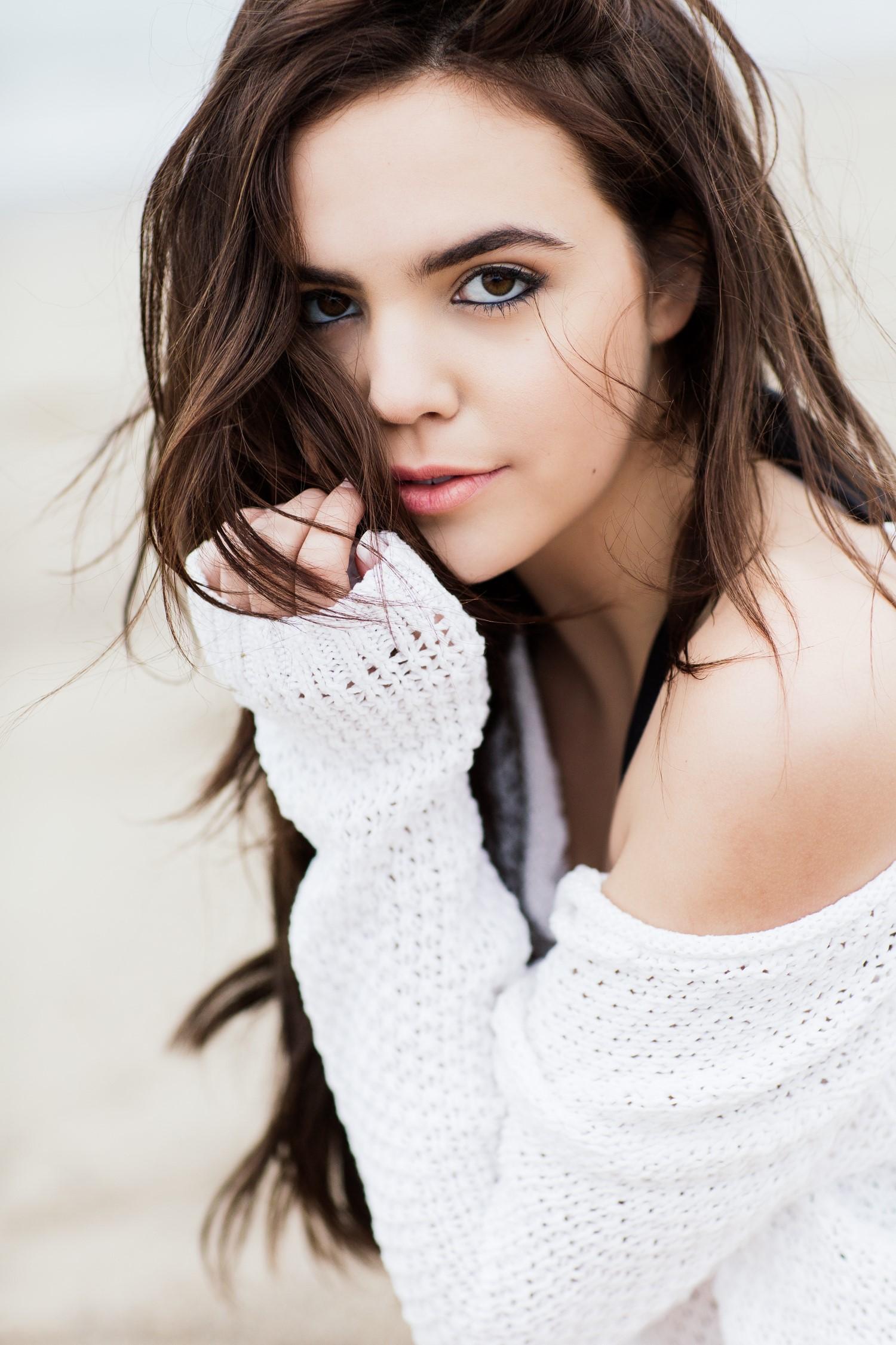 Bailee Madison Actress Brunette Long Hair Simple Background White Background Brown Eyes Sweater Whit 1500x2250