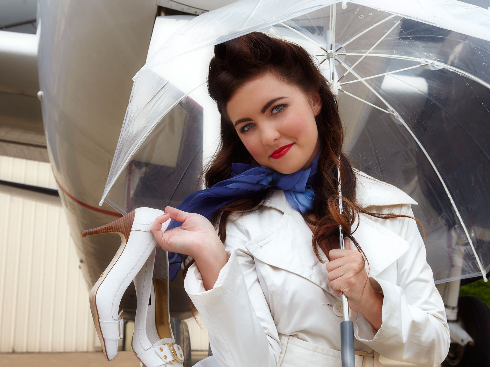 Superheroines Brunette Red Lipstick White Coat Coats Umbrella Trench Coat 1600x1200