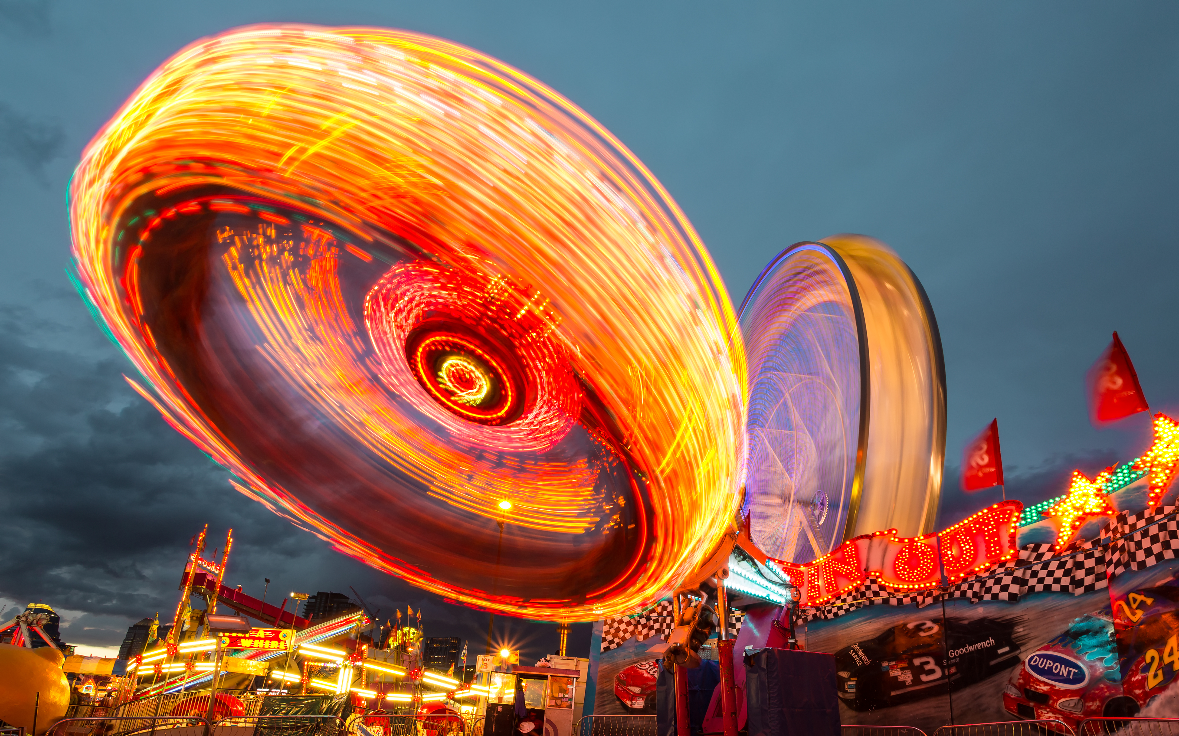 Town Night View Light Trails Long Exposure Ferris Wheel 3840x2400