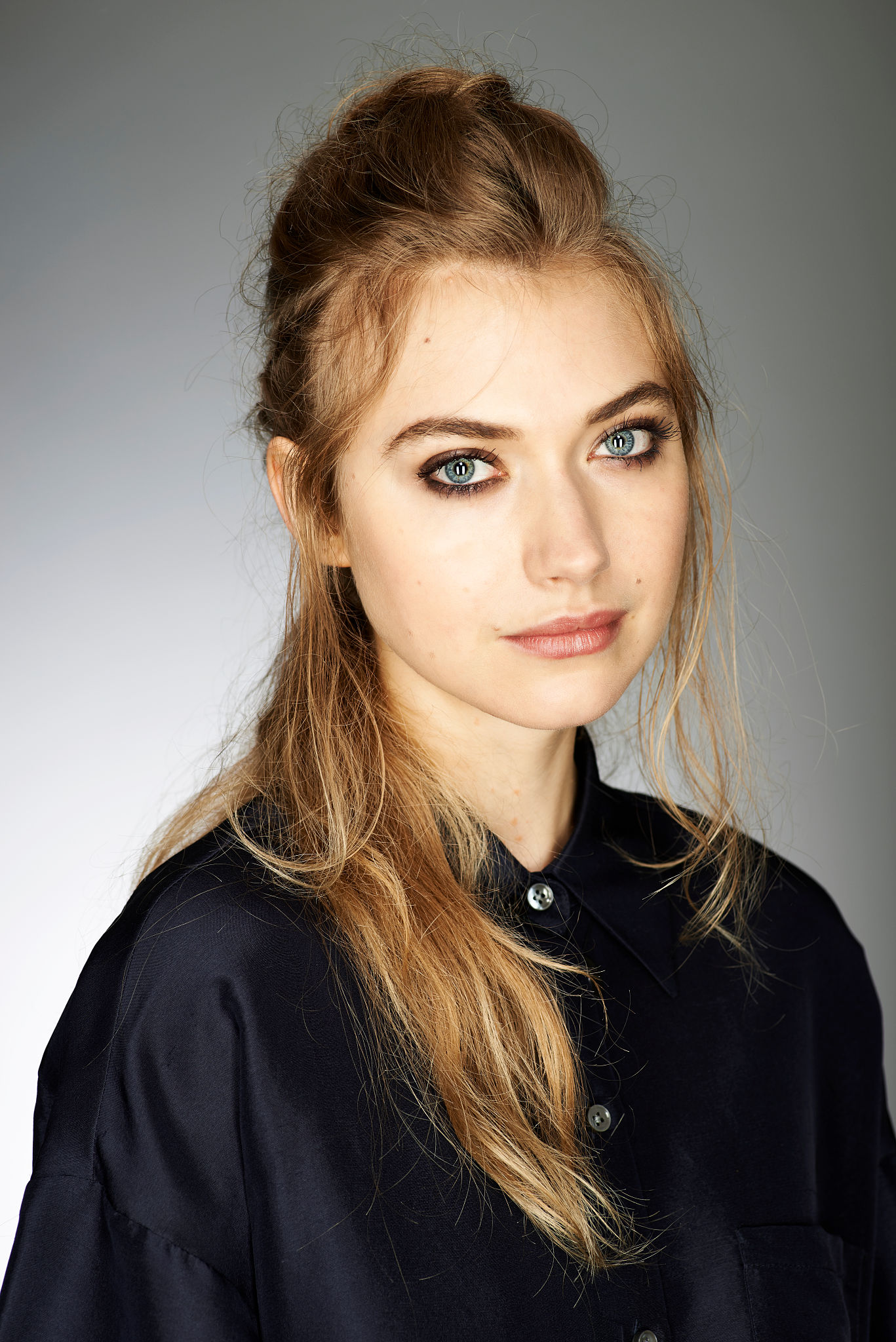 Imogen Poots Celebrity Simple Background Blonde Blue Eyes Looking At Viewer 1367x2048