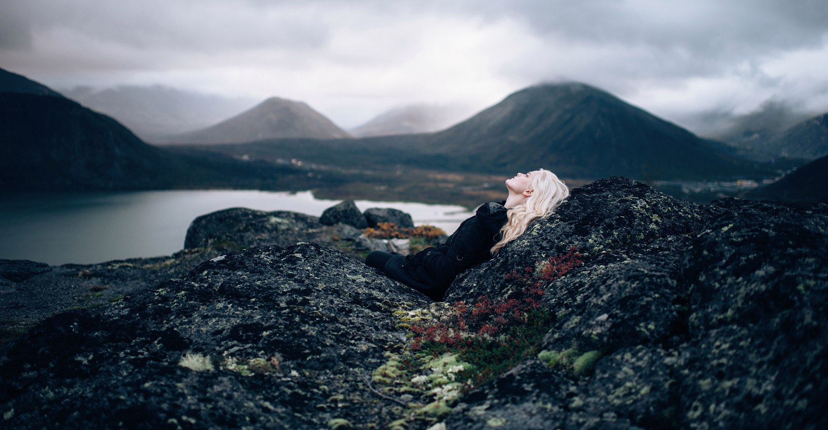 Marat Safin Photography Model Women Women Outdoors Depth Of Field Blonde Mist Lying Down Landscape M 1680x874