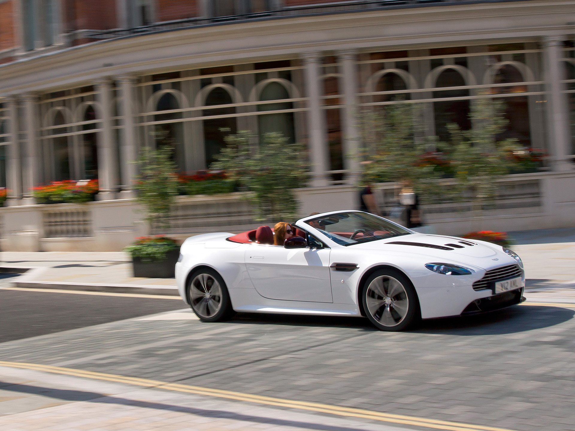 Aston Martin 1920x1440