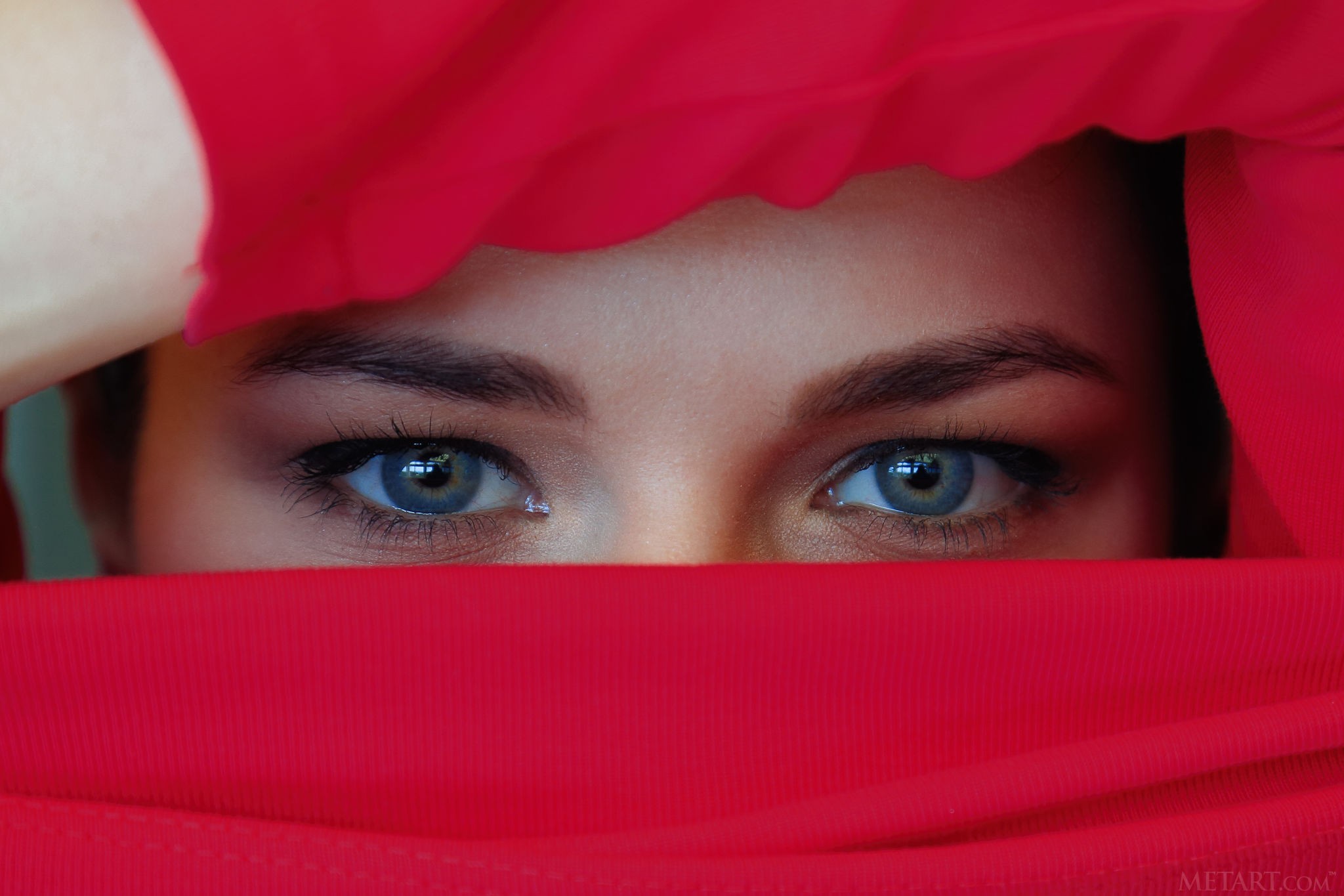 Blue Eyes Red Sweatshirt 2048x1365