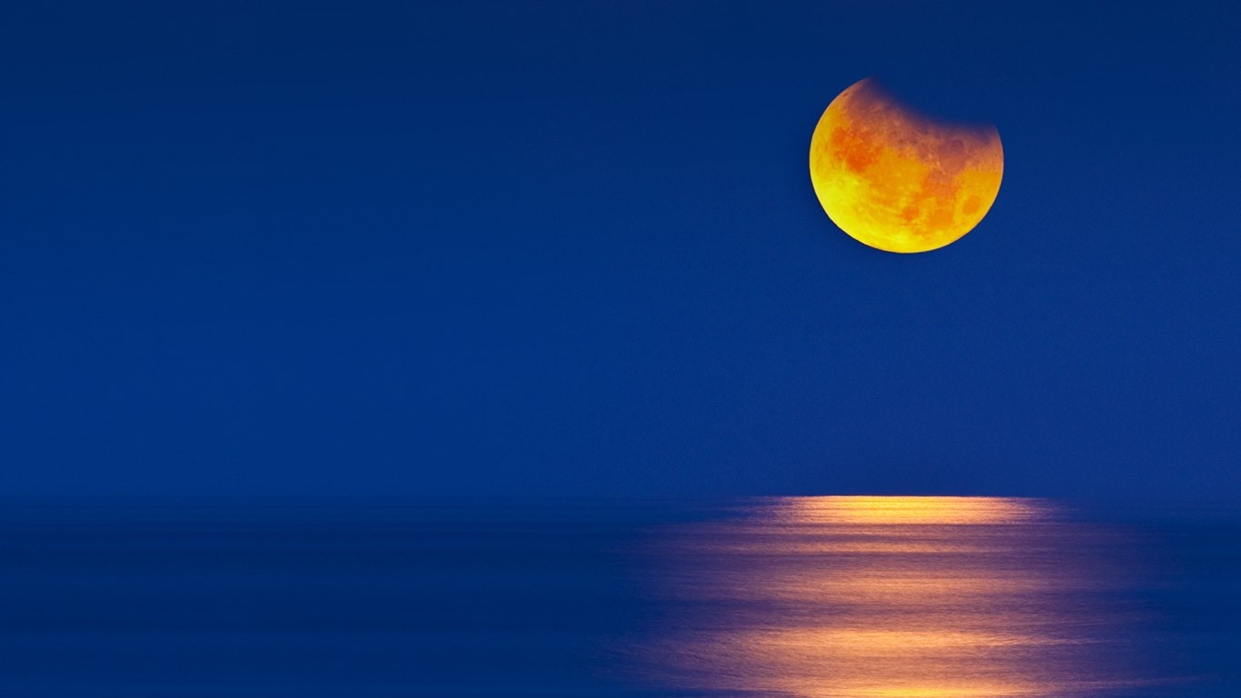 Nature Landscape Lunar Eclipses Moon Sea Yellow Blue Moonlight Calm 1366x768