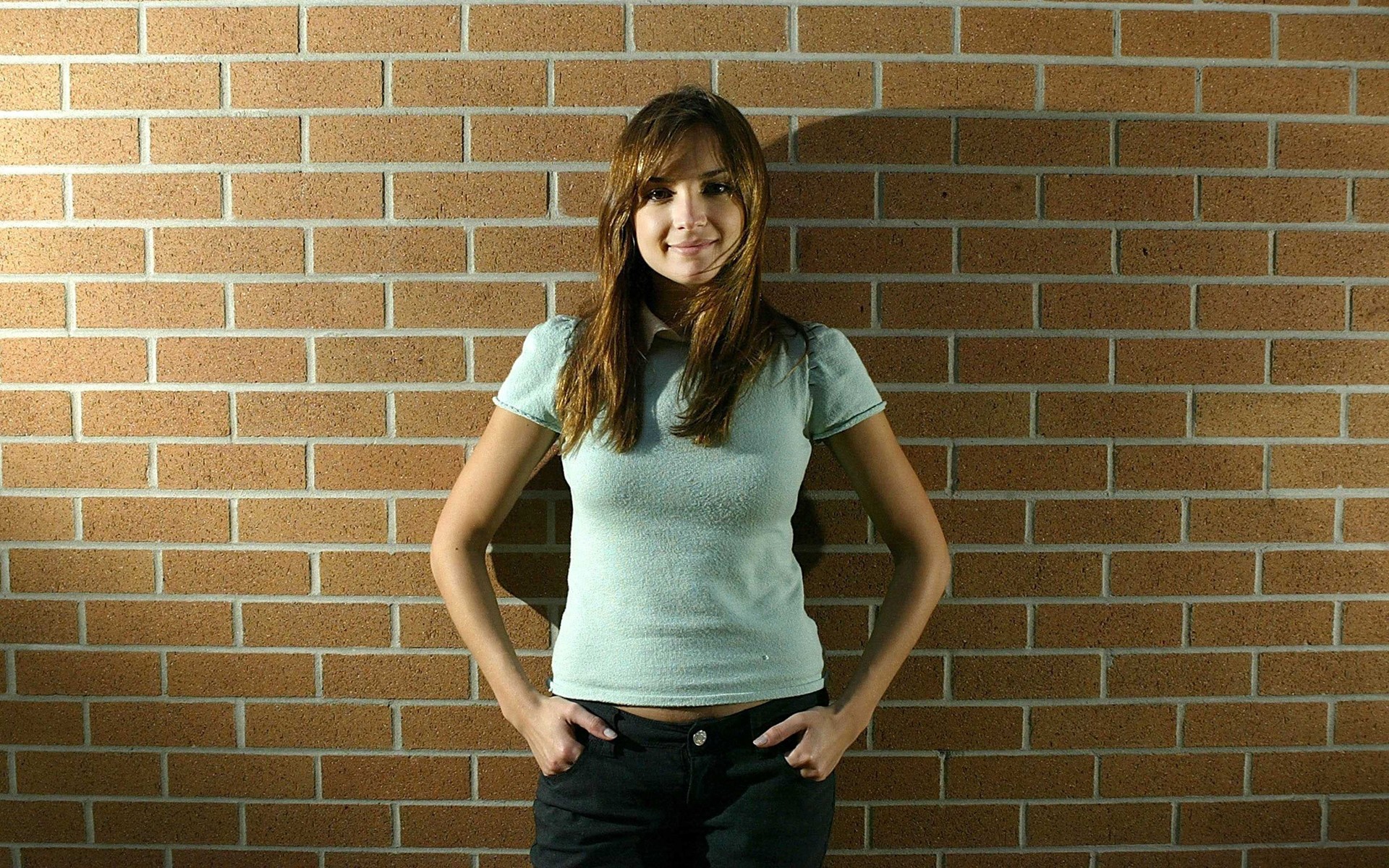 Women Smiling Long Hair Wall Hands In Pockets Looking At Viewer Rachael Leigh Cook 1920x1200