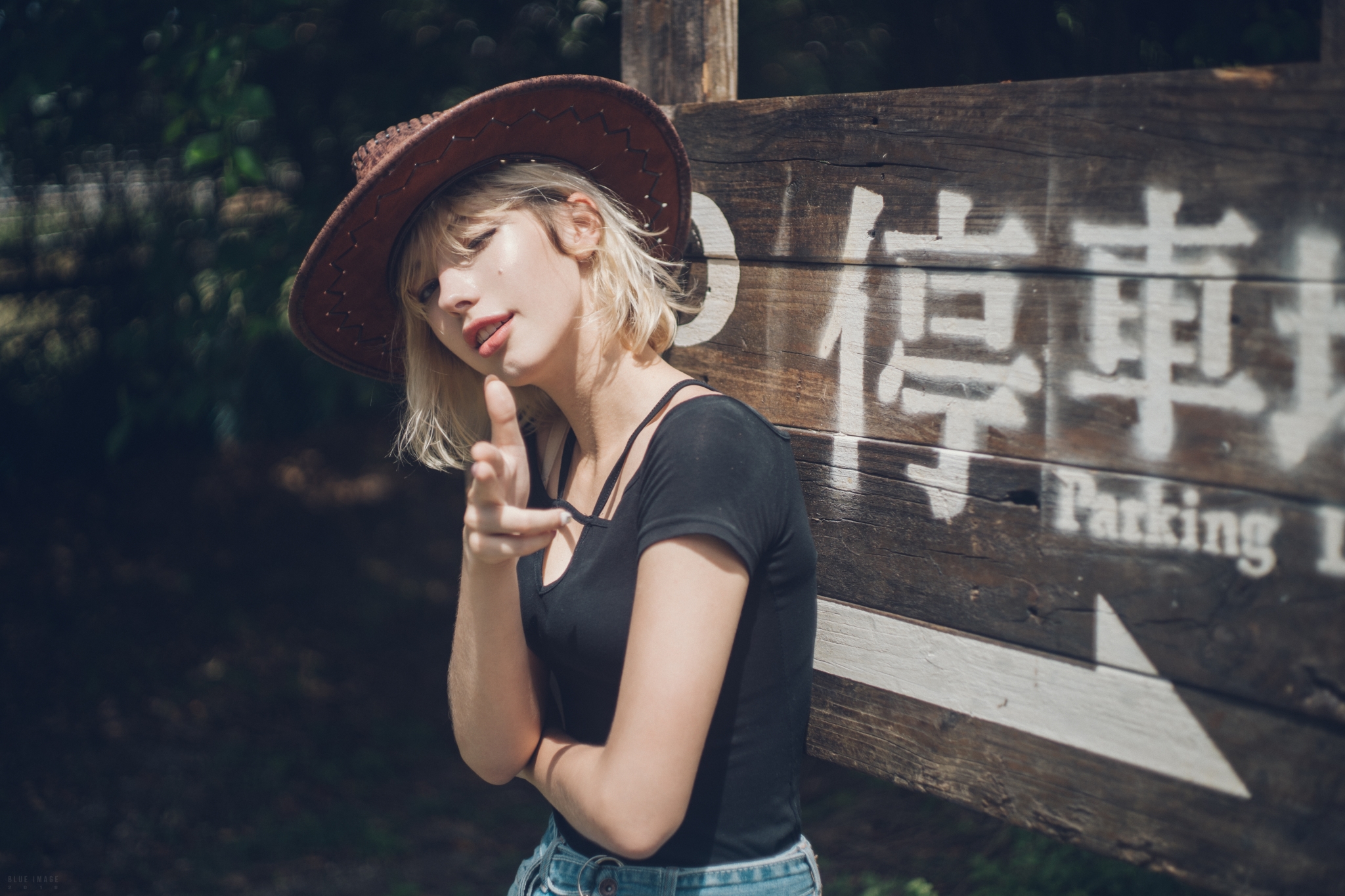 Women Blonde Short Hair Looking At Viewer Women With Hats Black Tops Winking Wink Finger Pointing Ar 2048x1365
