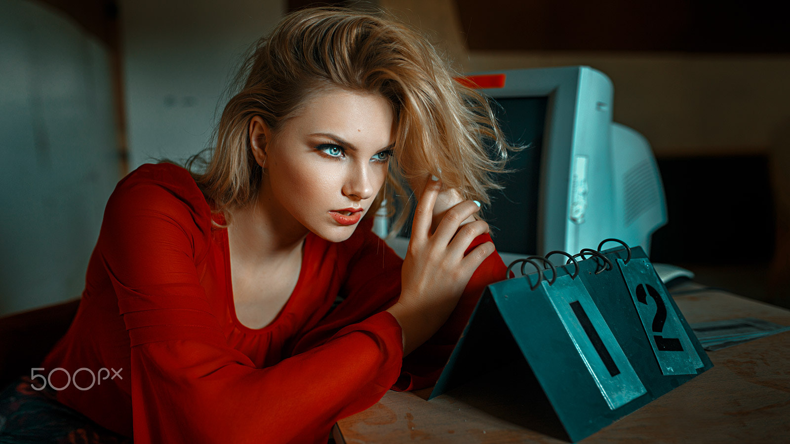 Women Damian Piorko Blonde Portrait Looking Away 500px Watermarked Red Shirt 1600x900