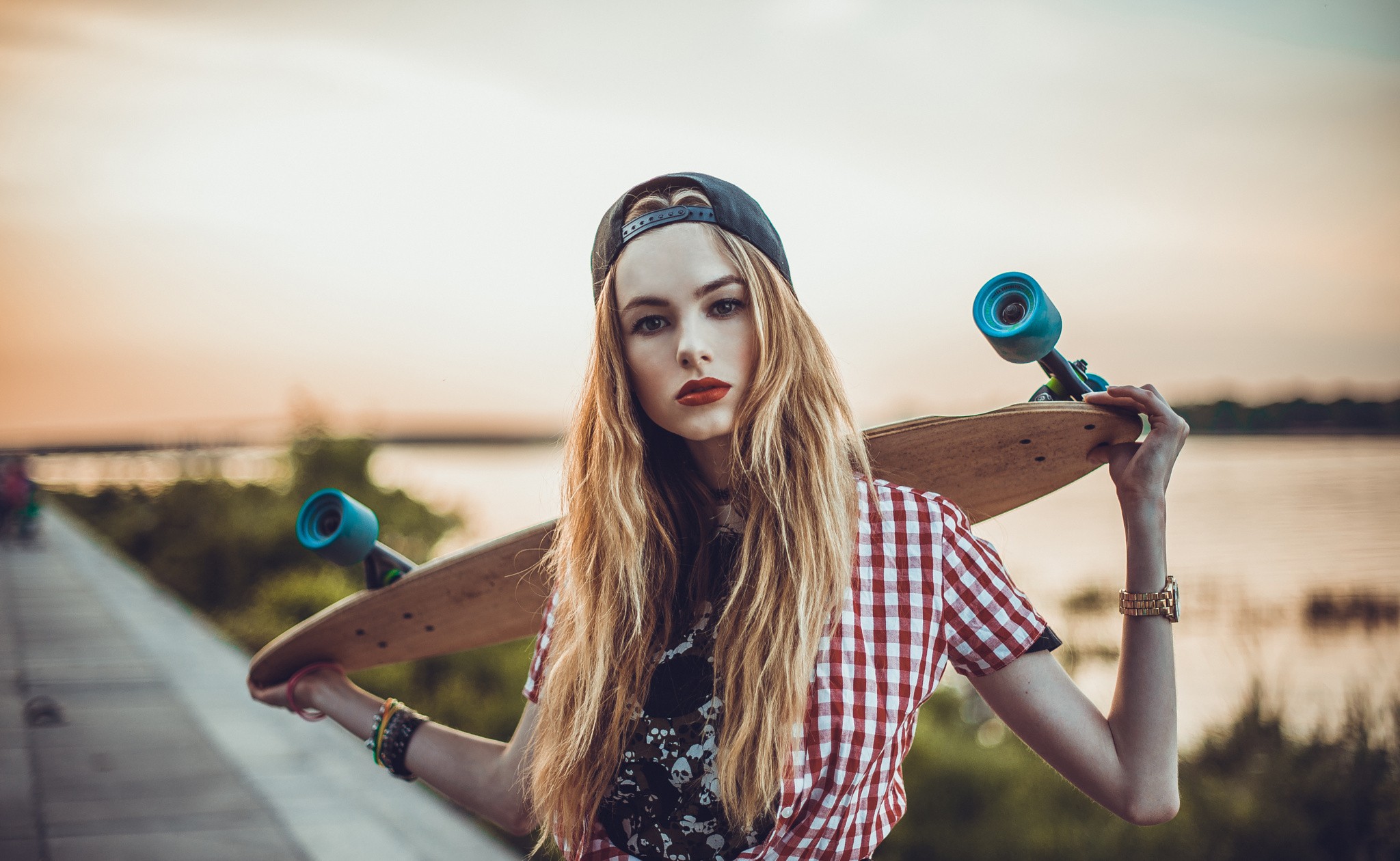 Women Model Long Hair Blonde Looking At Viewer Face Portrait Wavy Hair Longboard Baseball Caps Shirt 2048x1260