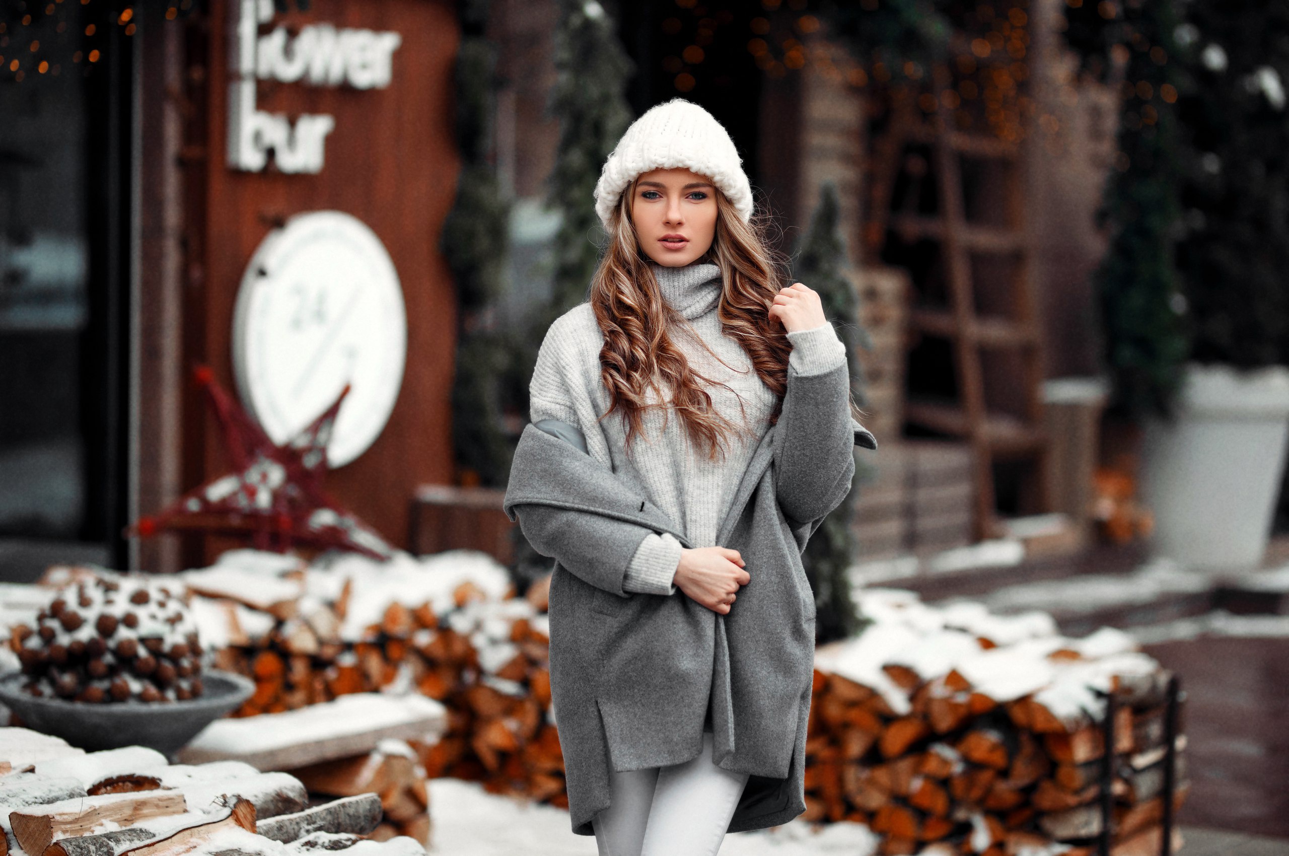 Women Model Women Outdoors Urban Brunette Snow Long Hair Grey Coat Grey Sweater Wool Cap White Cap W 2560x1700