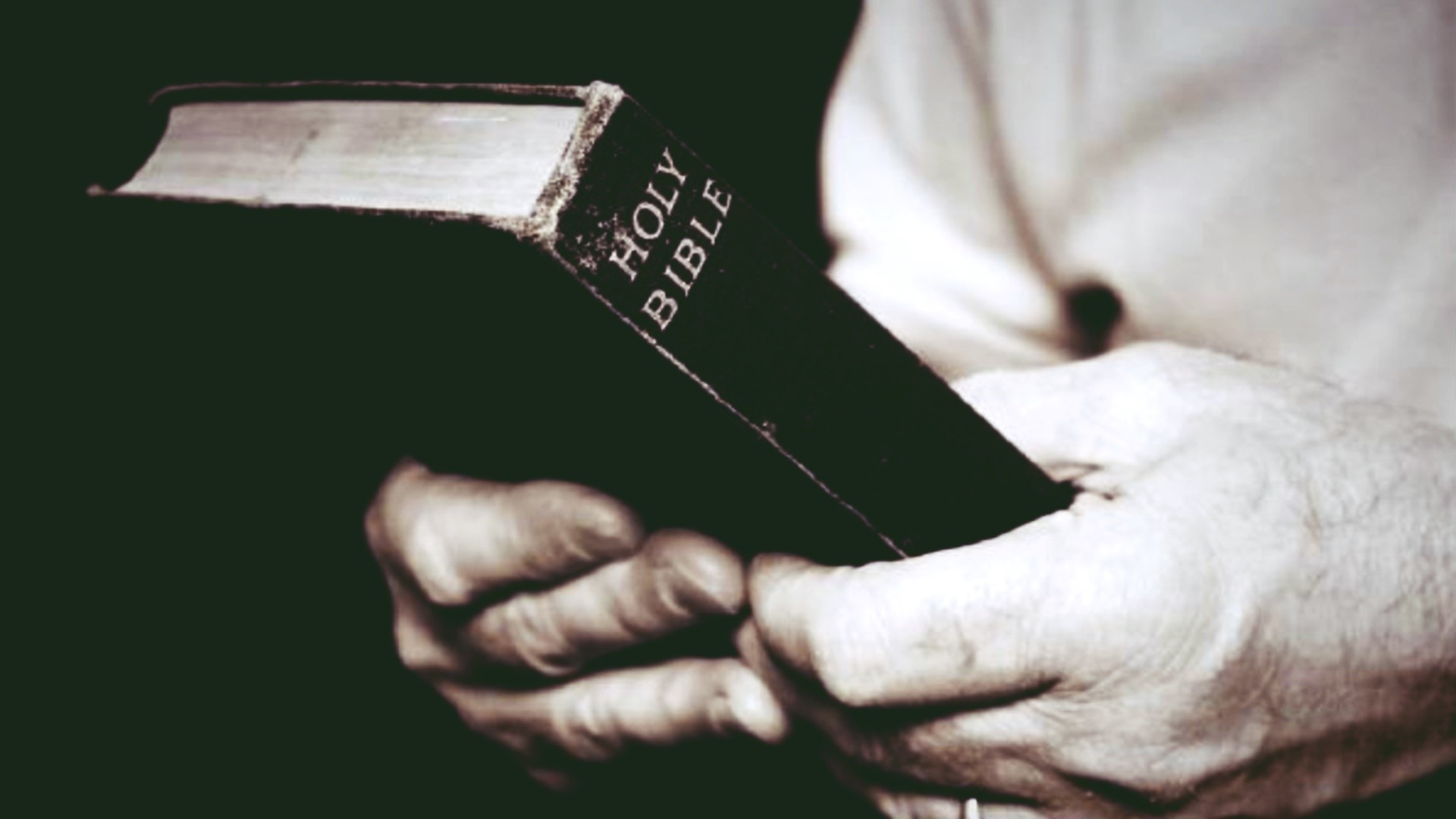 Holy Bible Hands Christianity Books 1920x1080