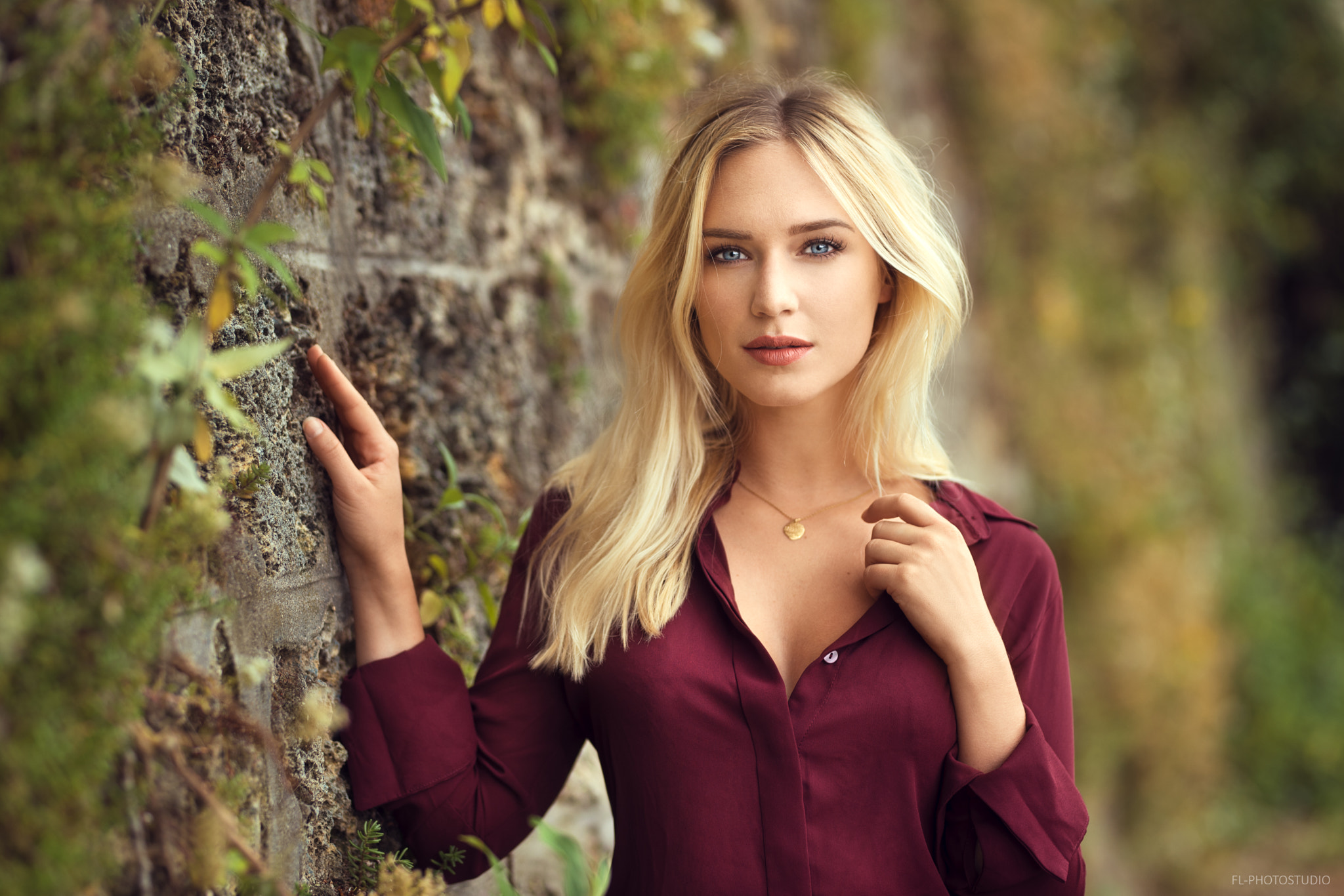 Women Model Lods Franck Portrait 500px Eva Mikulski Red Shirt Blonde Long Hair Women Outdoors Blue E 2048x1366