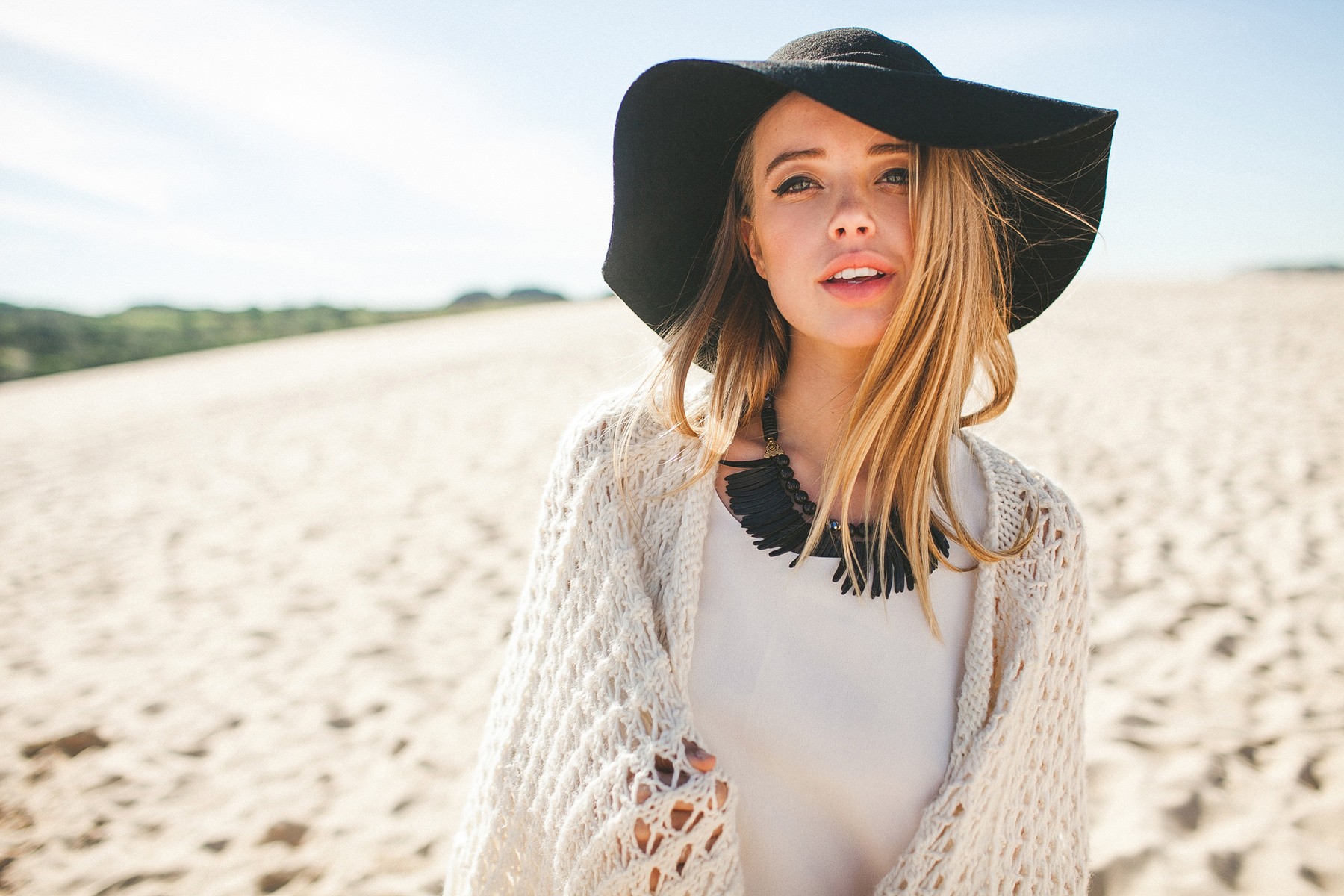 Women Sun Hats Blonde Open Mouth Looking At Viewer Beach Freckles Women Outdoors 1800x1200