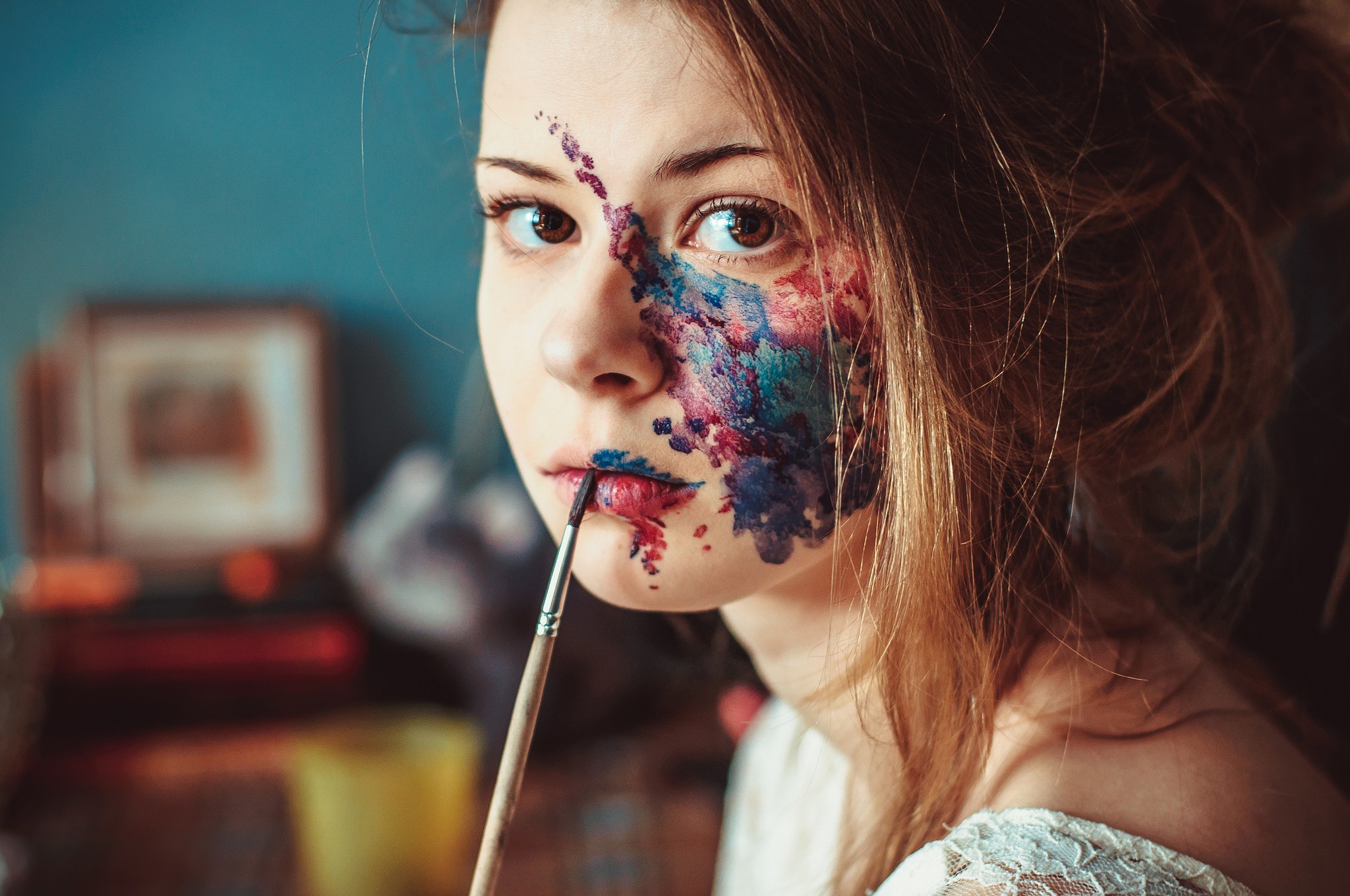 Women Brunette Face Paint Momorozov Paint Brushes 2048x1360