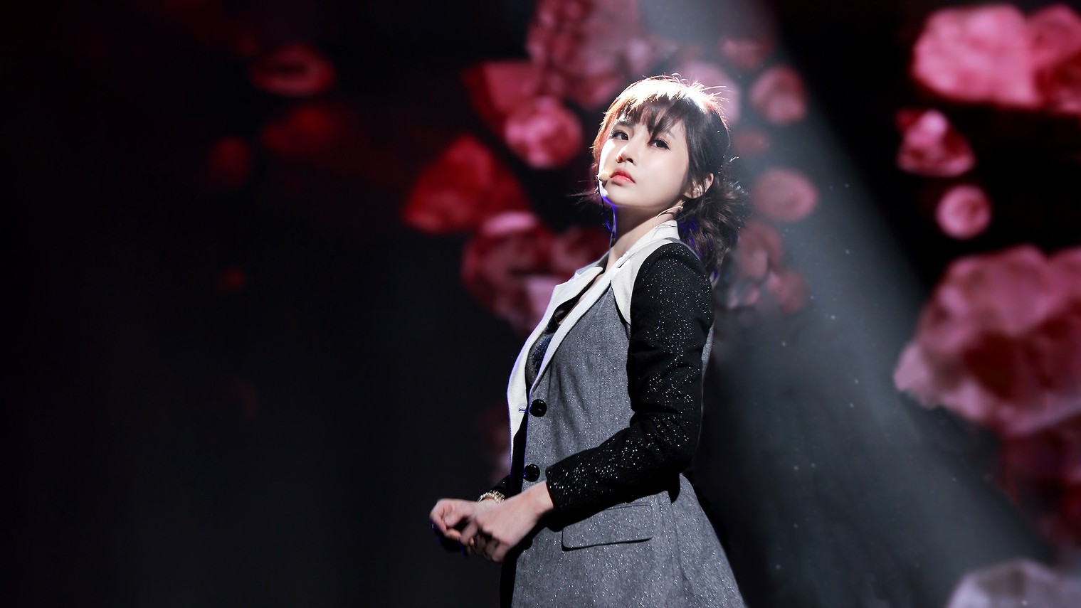 T Ara Boram Singer Women K Pop Brunette Gray Dress Stage Shots Asian Korean 1519x855