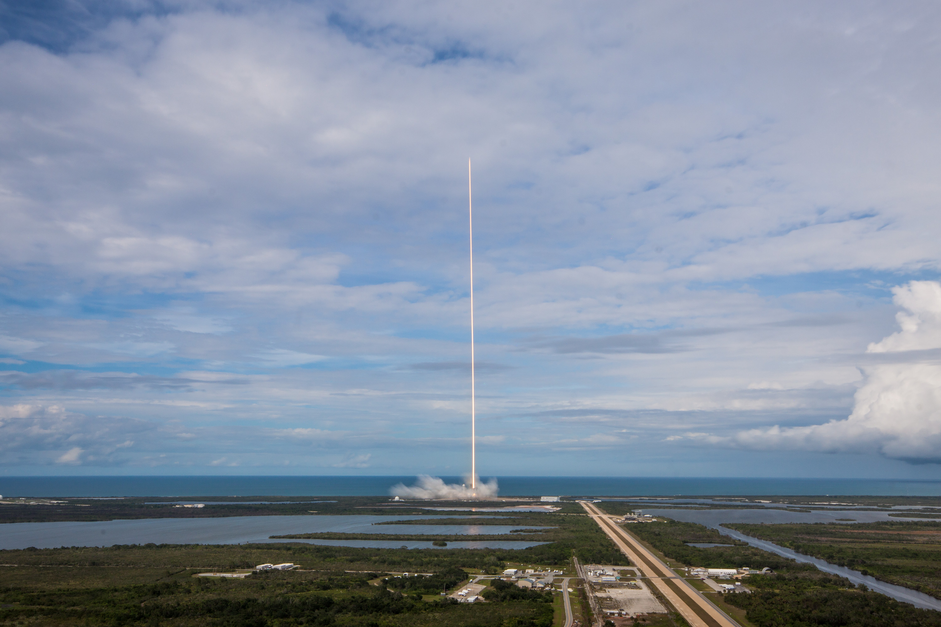 SpaceX Rocket Long Exposure Clouds Smoke 3000x2000