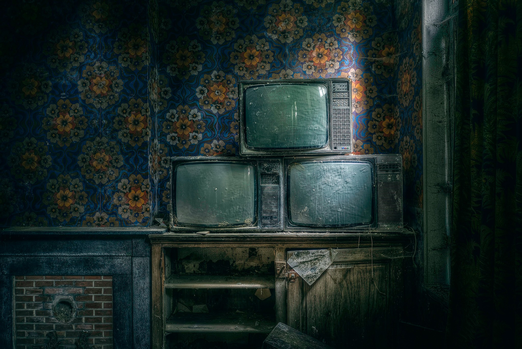 Old TV Vintage Room Television Sets Dust 2048x1368