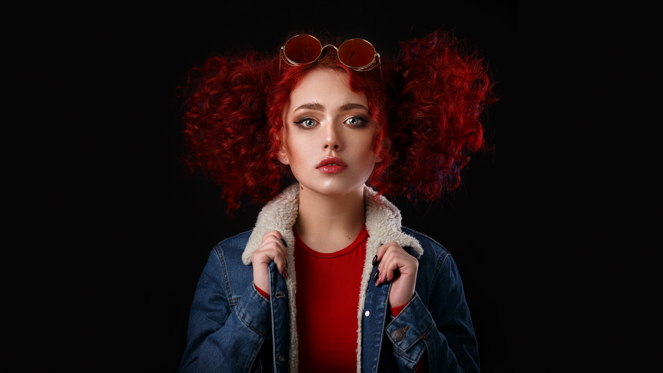 Women Model Redhead Curly Hair Sunglasses Portrait Looking At Viewer Jeans Jacket Jacket Denim Holdi 2133x1200