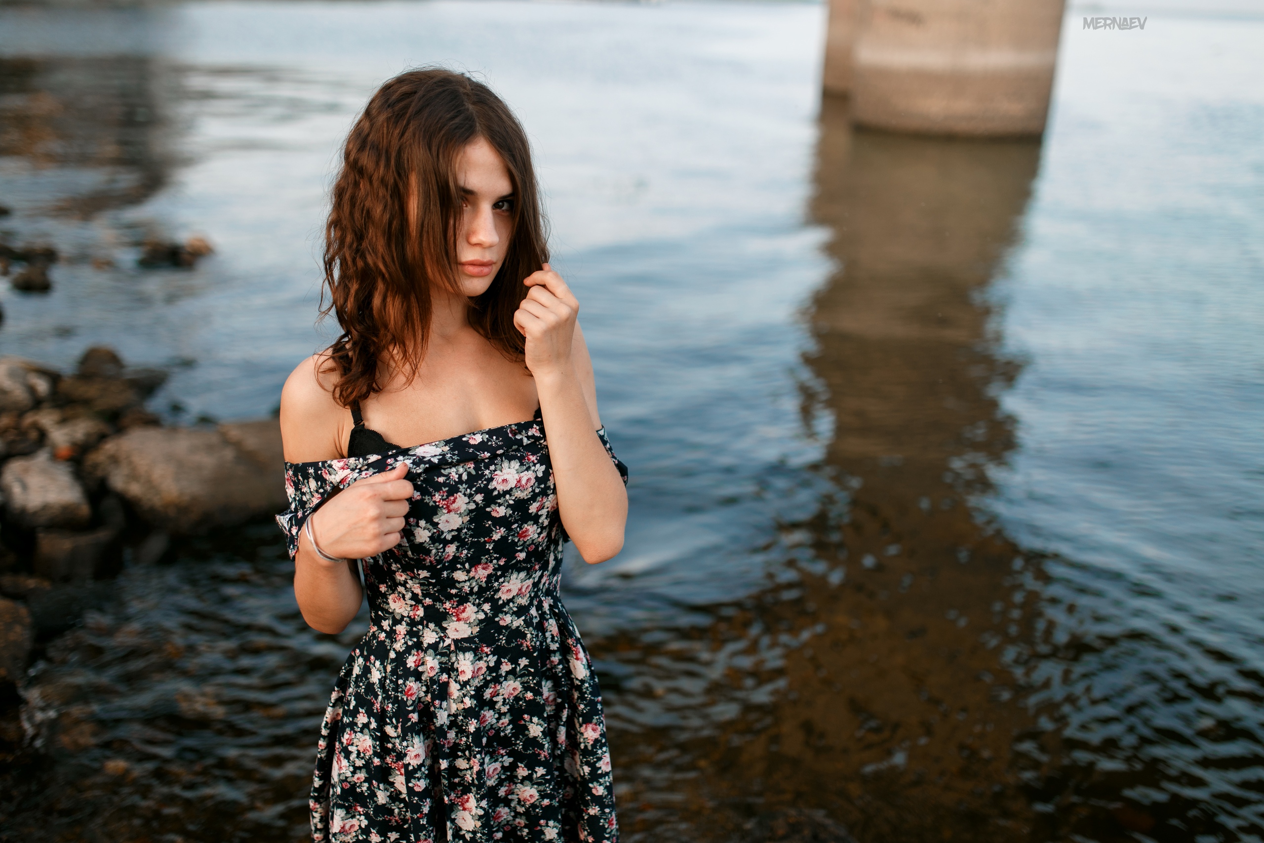 Women Model Looking At Viewer Brunette Dress Water Bare Shoulders Depth Of Field Women Outdoors Hair 2560x1707