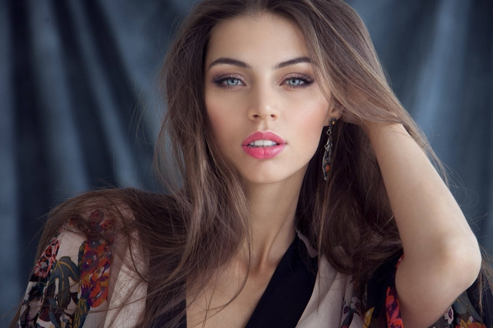 Valentina Kolesnikova Eyes Women Model Face Brunette Holding Hair Open Mouth Pink Lipstick Gray Eyes 1621x1080